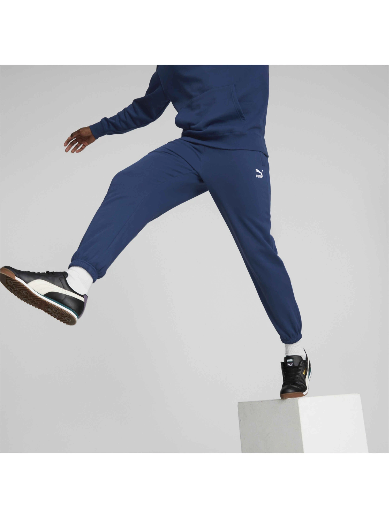 Штани PUMA Classics Sweatpants модель 535597 Штани PUMA Classics Sweatpants модель 535597 Фото