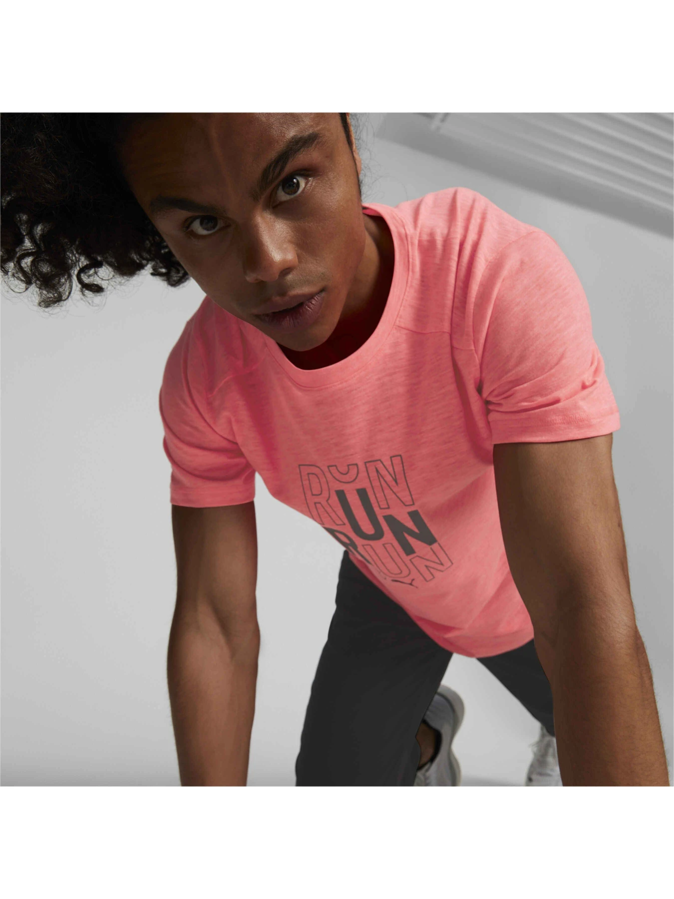 Футболки і поло PUMA Run Logo Ss Tee M модель 522423 Фото