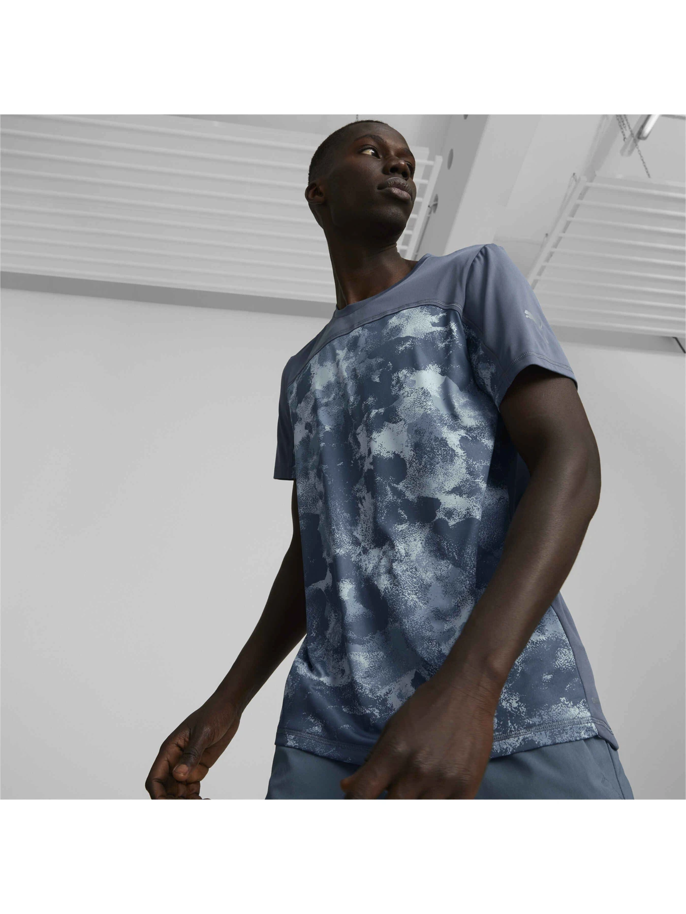 Футболки и поло PUMA Run Aop Graphic Ss Tee M модель 522203 Футболки и поло PUMA Run Aop Graphic Ss Tee M модель 522203 Фото