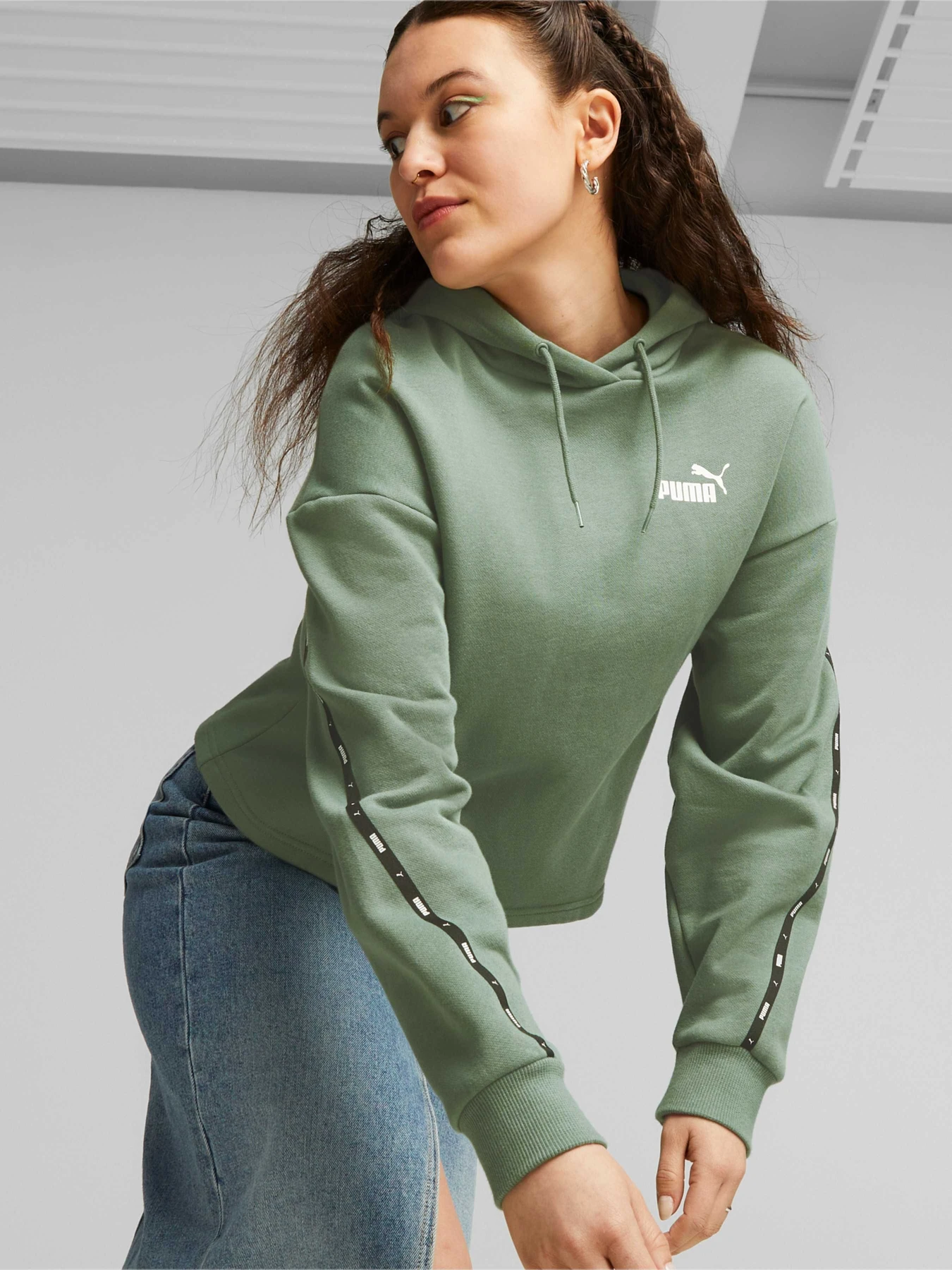 Худи и свитшоты PUMA Ess Tape Hoodie модель 675996 Фото