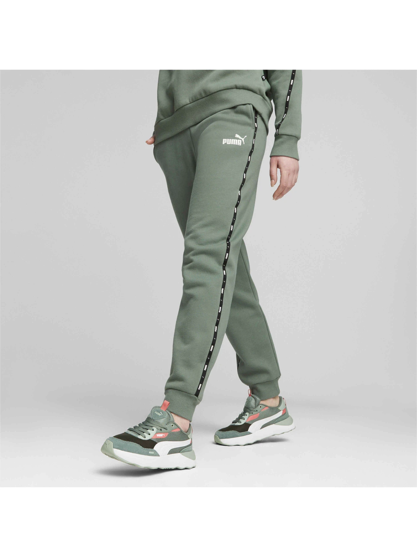 Штани PUMA Ess Tape Sweatpants модель 675999 Штани PUMA Ess Tape Sweatpants модель 675999 Фото