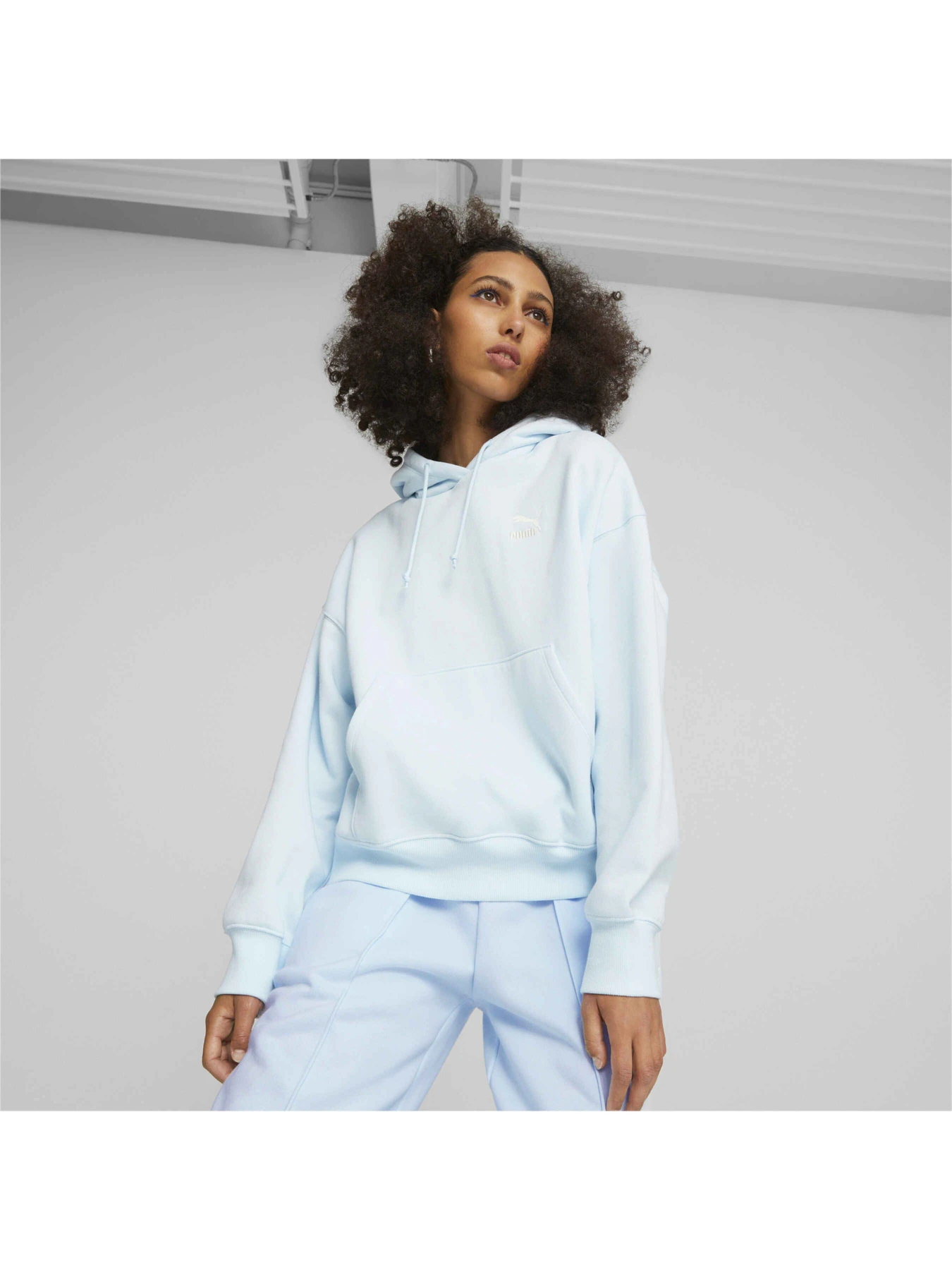 Худи и свитшоты PUMA Classics Oversized Hoodie модель 621407 Фото