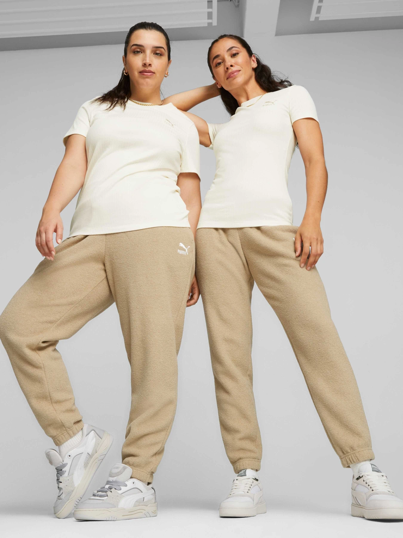 Брюки PUMA Classics Fleece Sweatpants модель 621414 Брюки PUMA Classics Fleece Sweatpants модель 621414 Фото