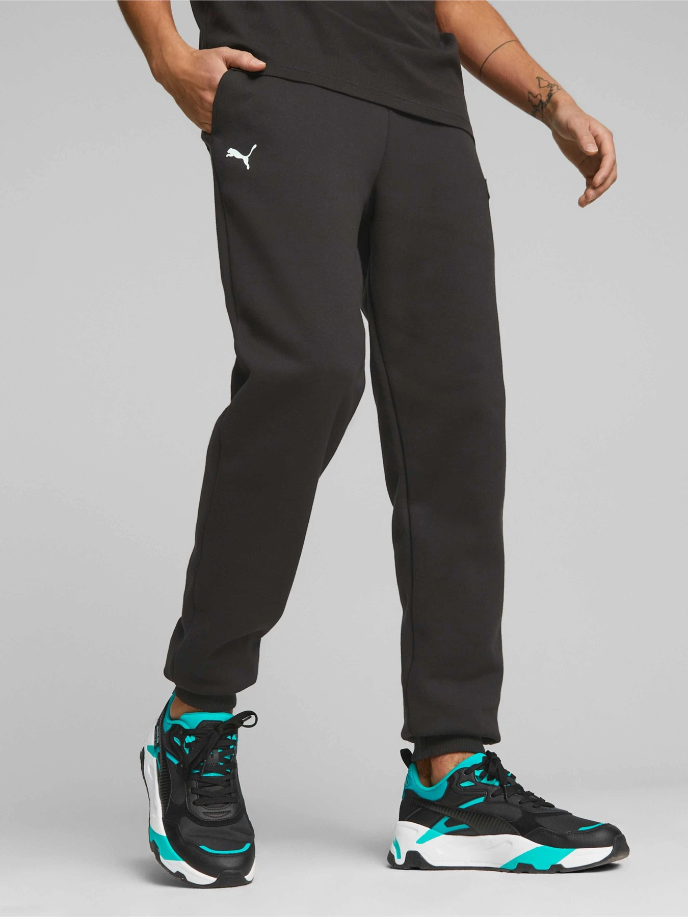 Брюки PUMA Mapf1 Ess Fleece Pants модель 621161 Брюки PUMA Mapf1 Ess Fleece Pants модель 621161 Фото