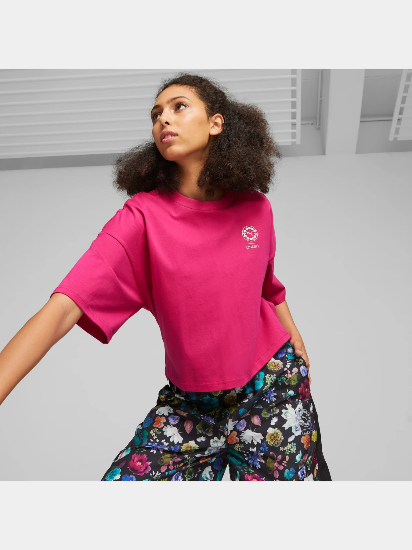 Футболки и поло PUMA x Liberty Graphic Tee модель 622207 Футболки и поло PUMA x Liberty Graphic Tee модель 622207 Фото