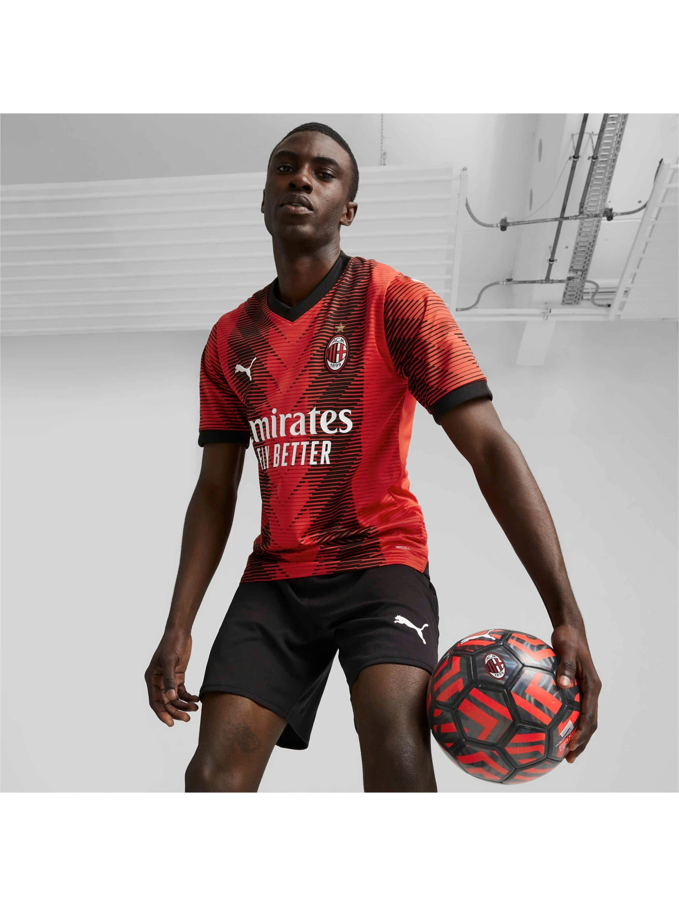 Футболки и поло PUMA Acm Home Jersey Replica модель 770383 Футболки и поло PUMA Acm Home Jersey Replica модель 770383 Фото