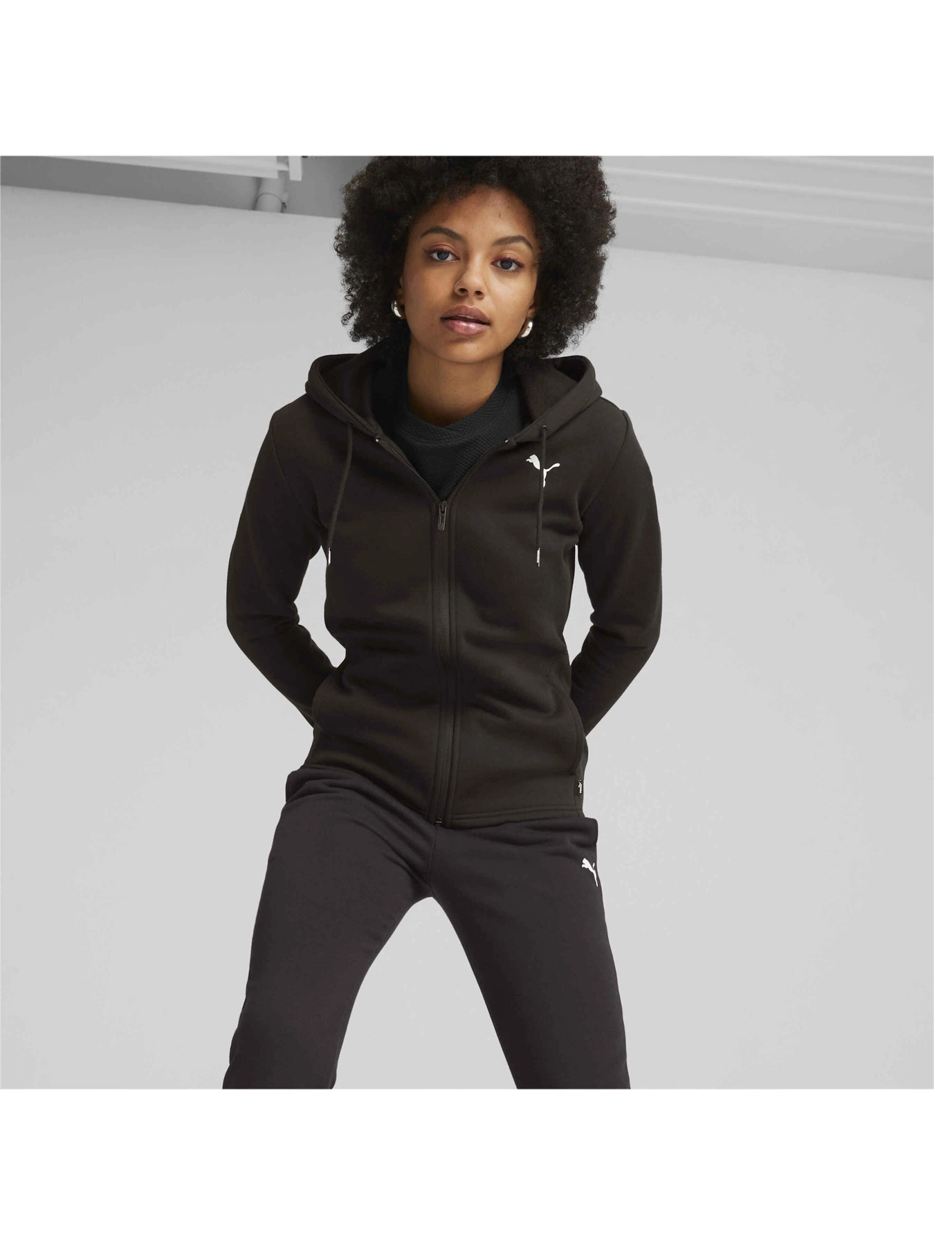 Костюмы PUMA Classic Hooded Tracksuit Fl модель 622637 Костюмы PUMA Classic Hooded Tracksuit Fl модель 622637 Фото