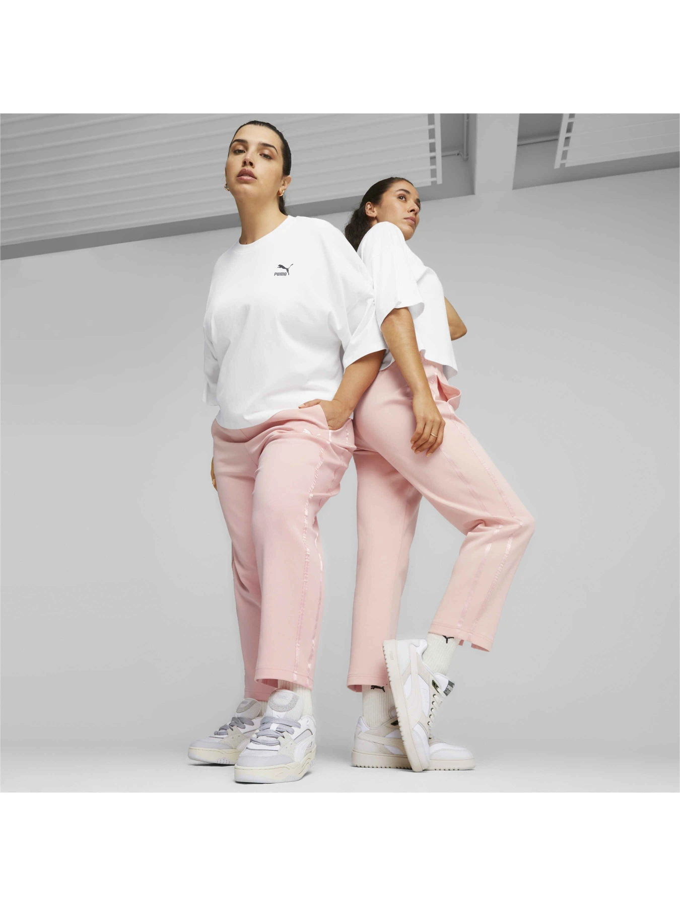 Футболки и поло PUMA Classics Oversized Tee модель 621381 Футболки и поло PUMA Classics Oversized Tee модель 621381 Фото