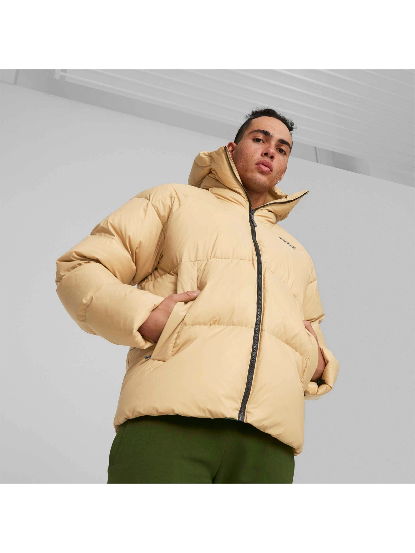 Куртки и дубленки PUMA Hooded Ultra Down Puffer модель 675383 Куртки и дубленки PUMA Hooded Ultra Down Puffer модель 675383 Фото