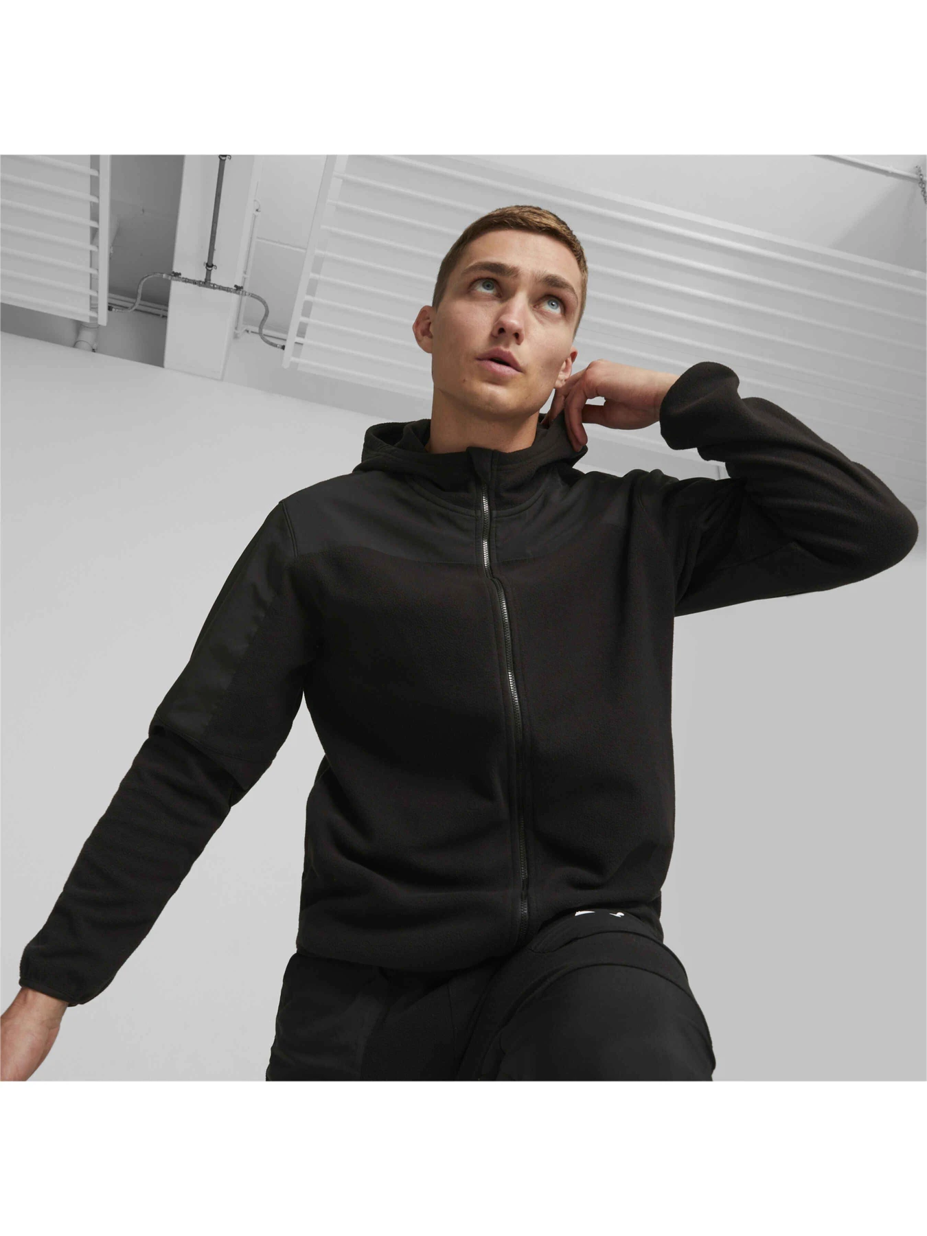 Куртки и дубленки PUMA Fit Hybrid Jacket модель 523891 Фото