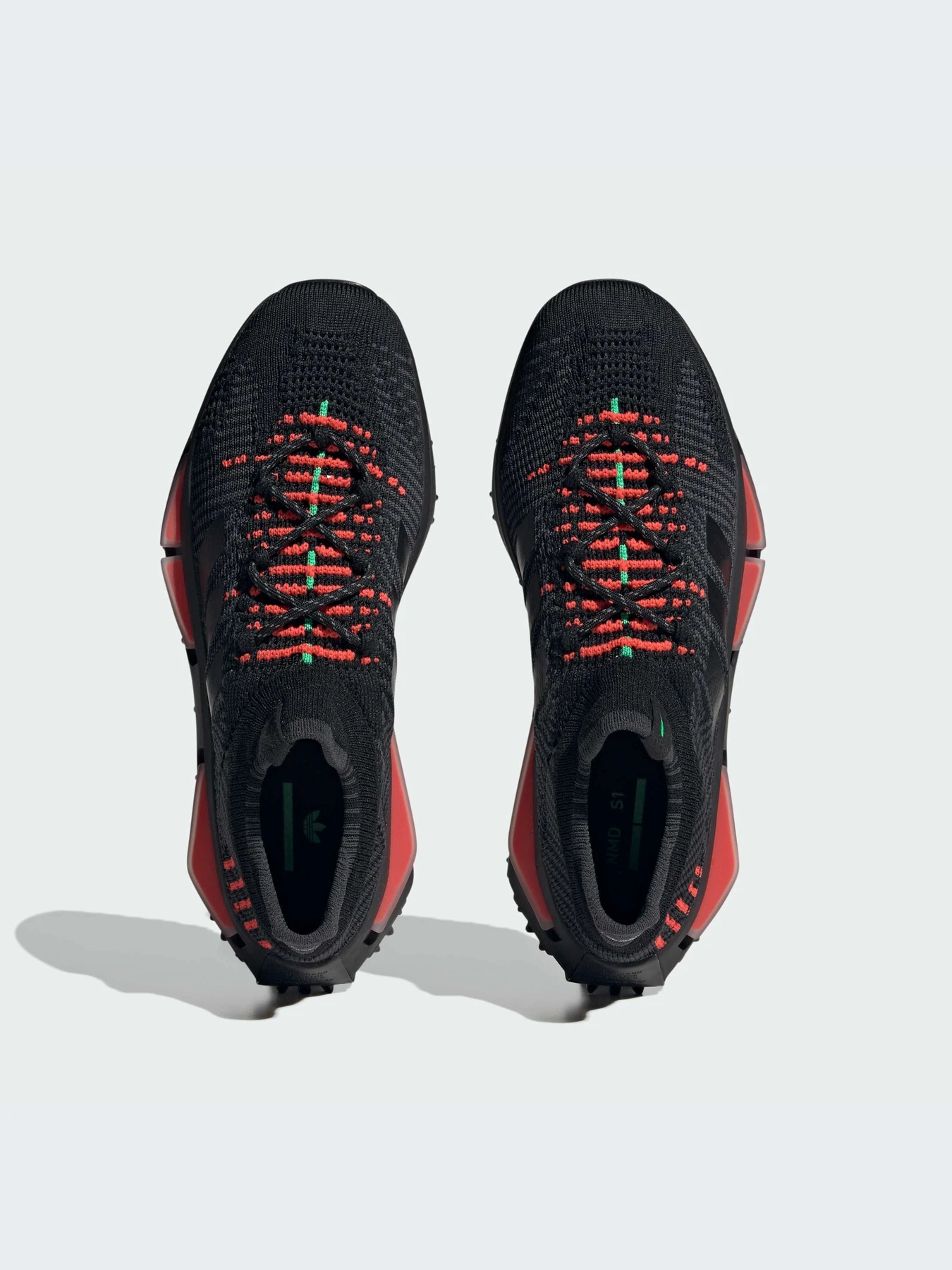 Кроссовки Adidas NMD модель IE4588 Кроссовки Adidas NMD модель IE4588 Фото