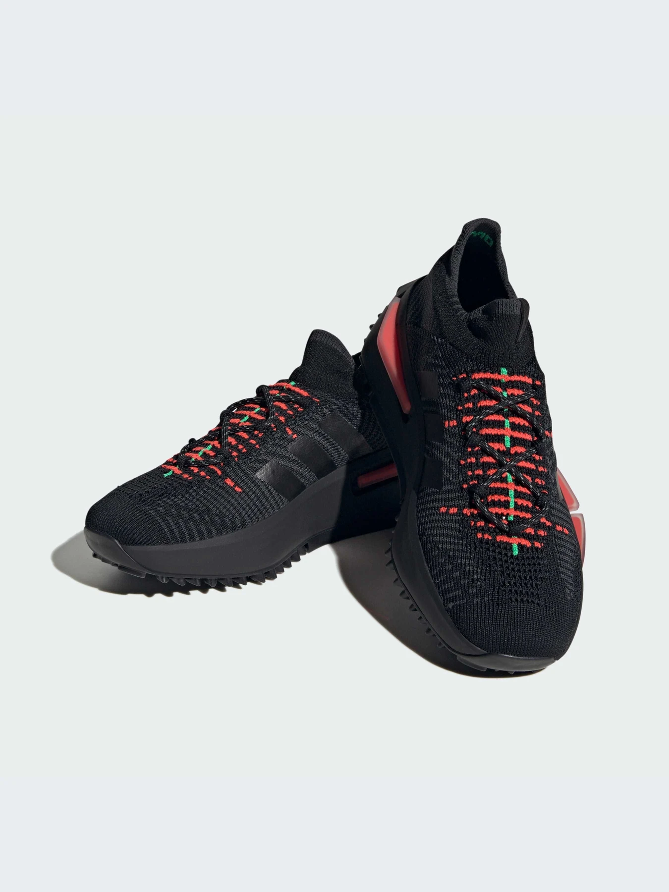 Кроссовки Adidas NMD модель IE4588 Кроссовки Adidas NMD модель IE4588 Фото