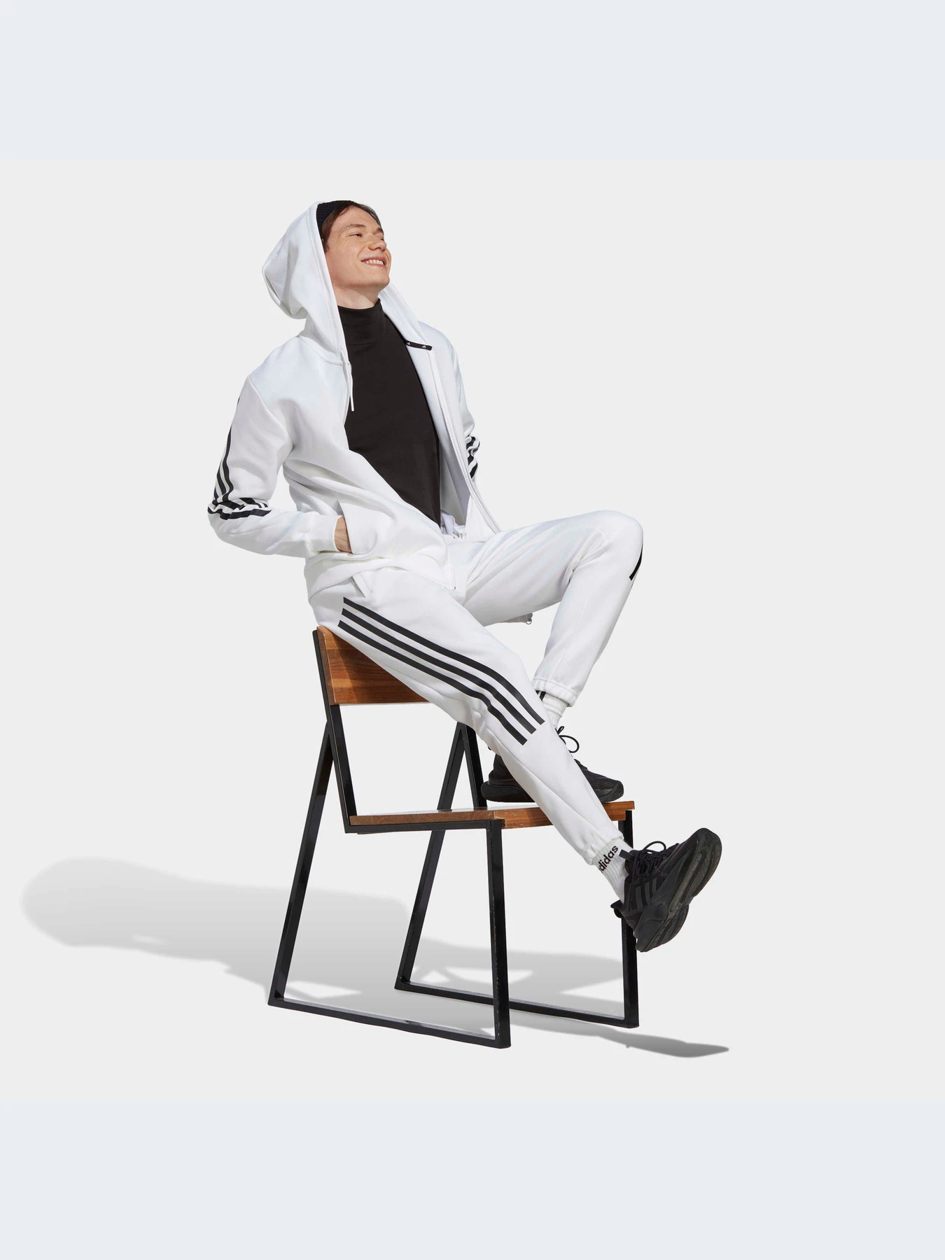 Брюки Adidas модель IC8255 Брюки Adidas модель IC8255 Фото