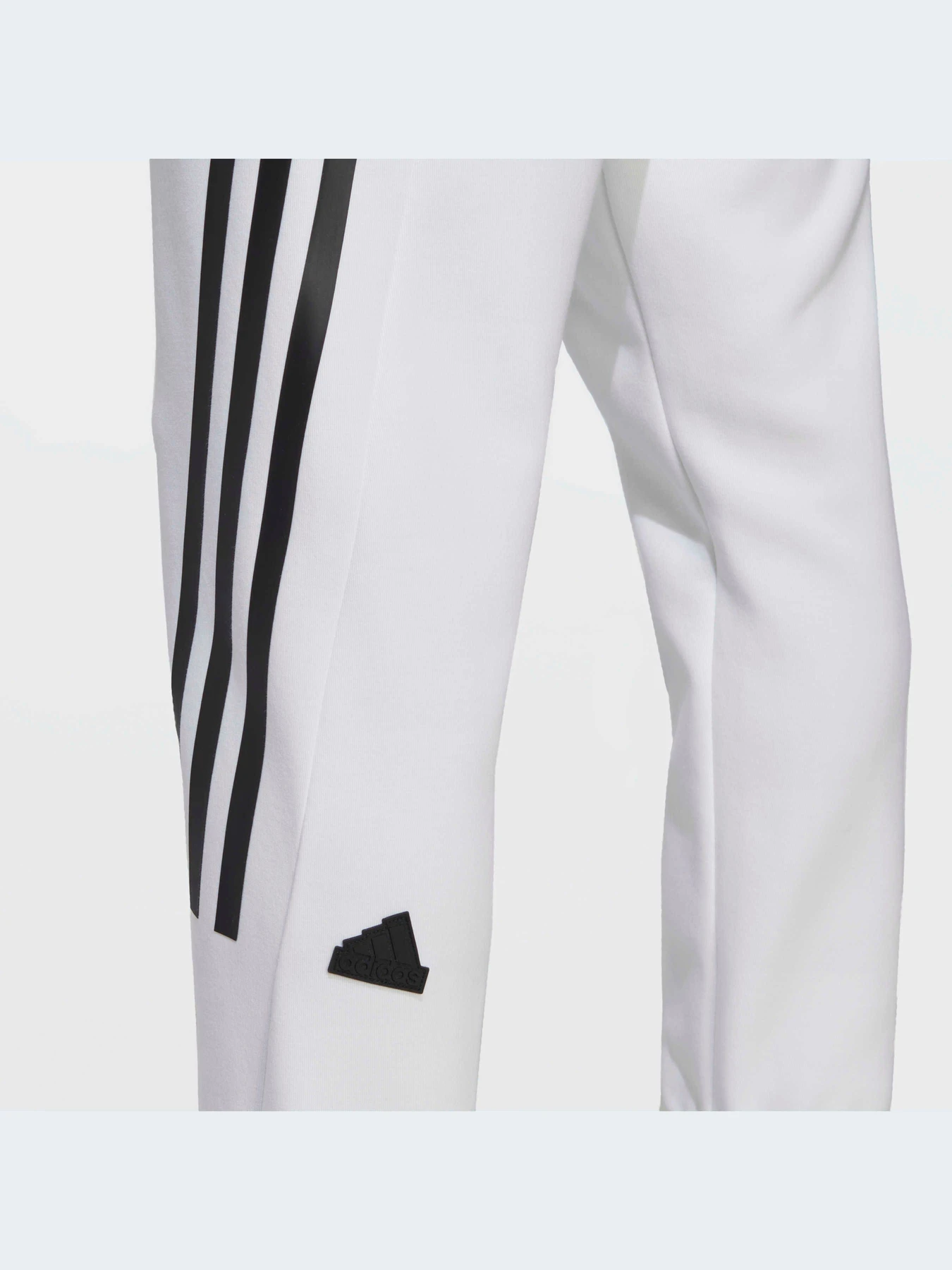 Брюки Adidas модель IC8255 Брюки Adidas модель IC8255 Фото