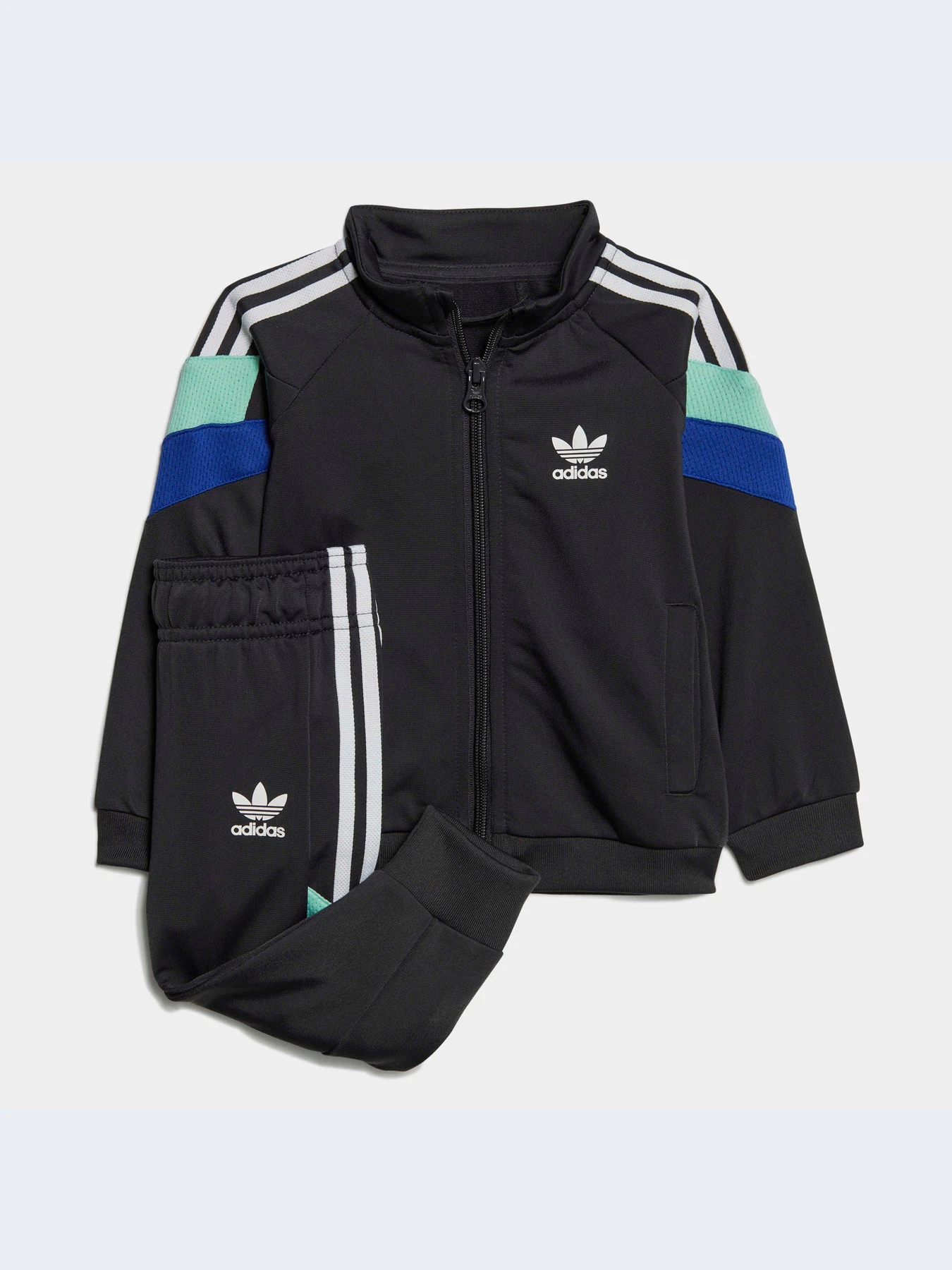 Костюмы Adidas модель IC0015 Костюмы Adidas модель IC0015 Фото