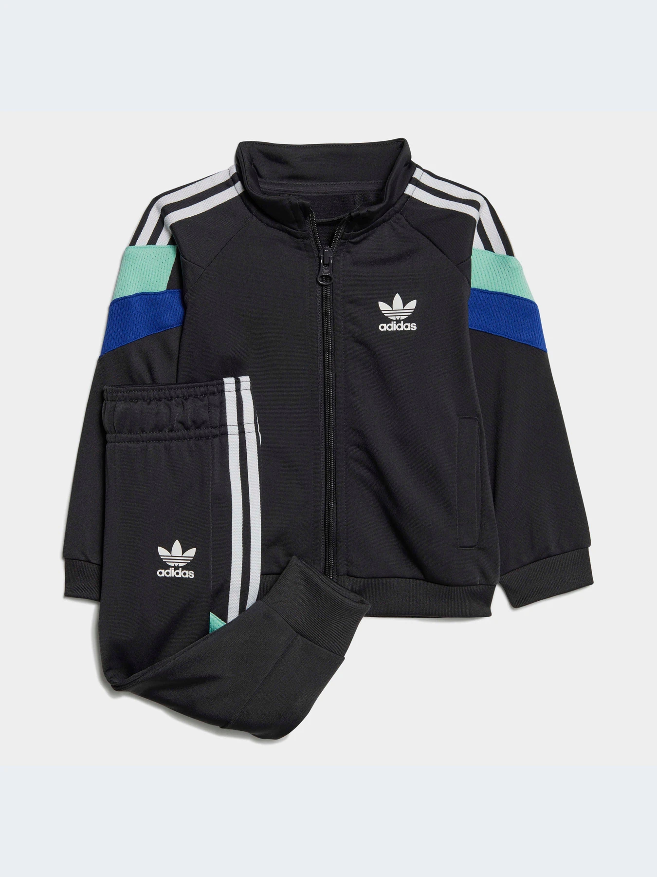 Костюмы Adidas модель IC0015 Костюмы Adidas модель IC0015 Фото