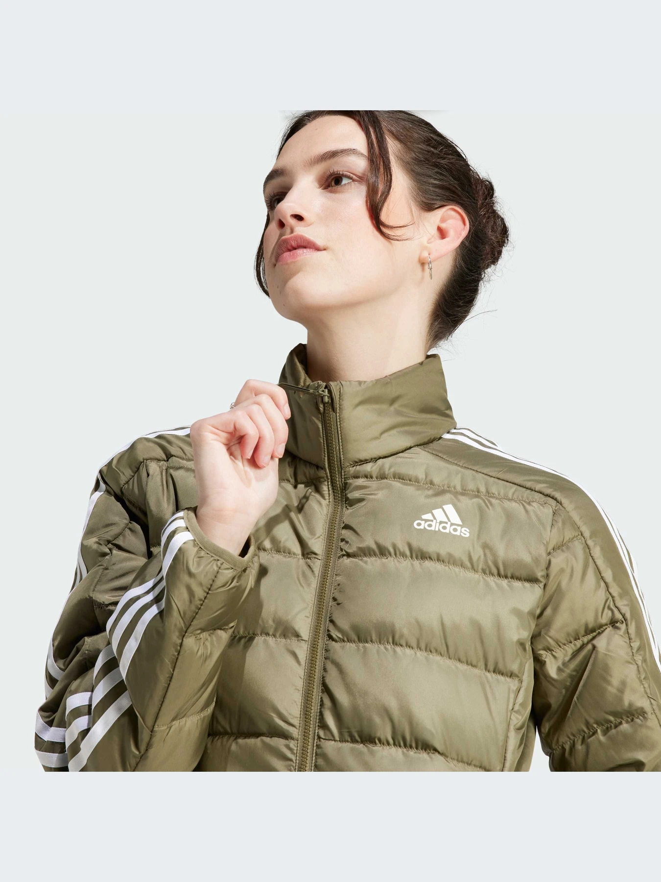 Куртки и дубленки Adidas модель IK3229 Куртки и дубленки Adidas модель IK3229 Фото