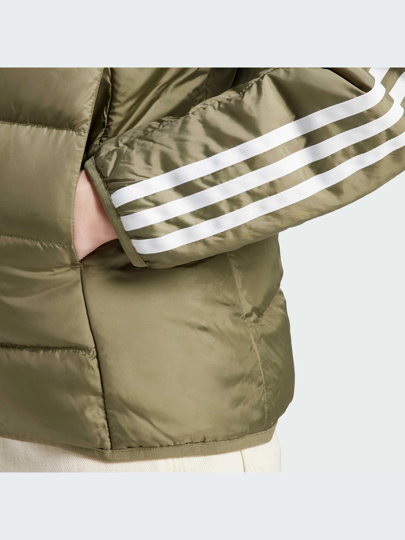 Куртки и дубленки Adidas модель IK3229 Куртки и дубленки Adidas модель IK3229 Фото