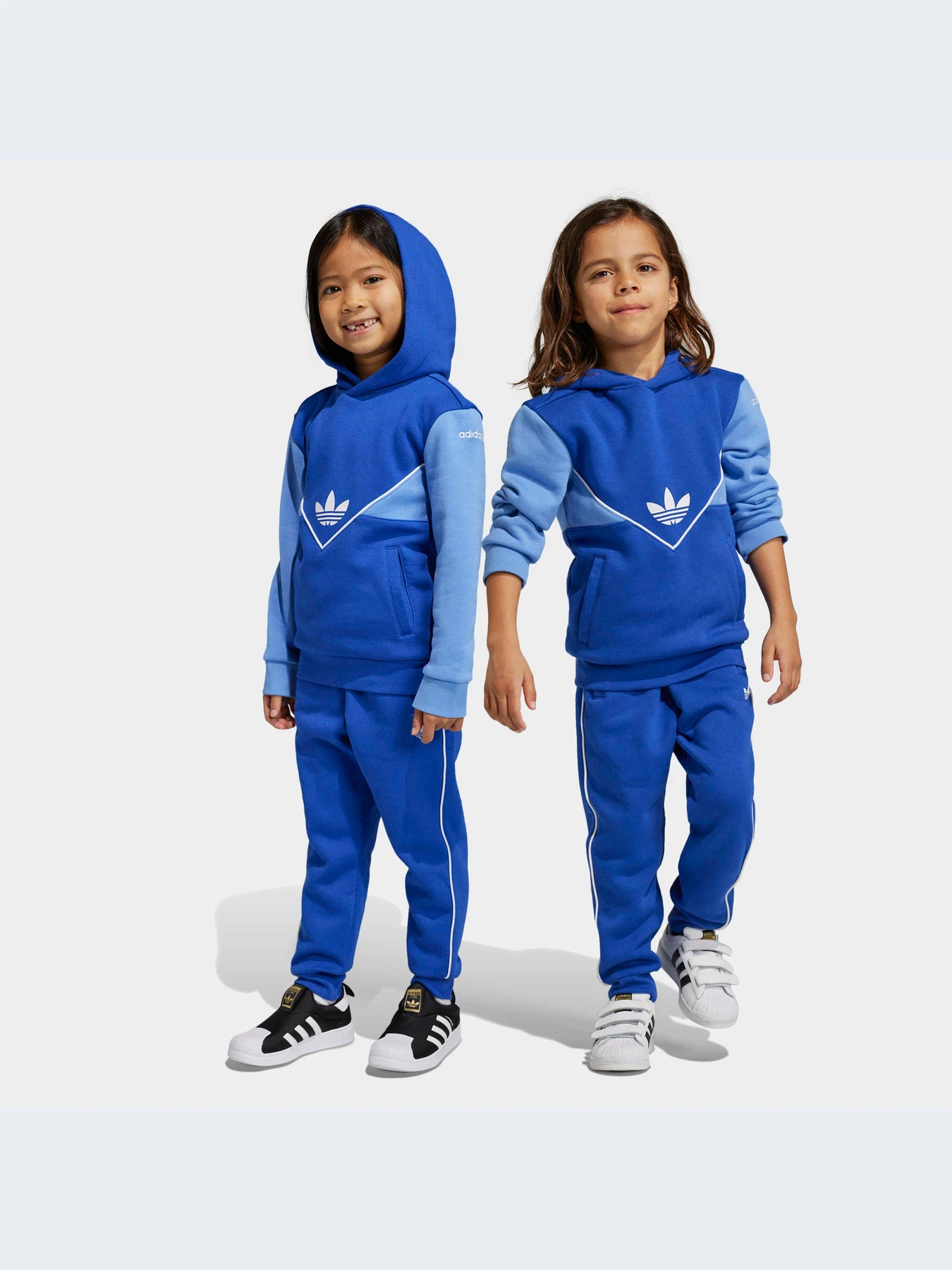 Костюмы Adidas Adicolor модель IB9911 Костюмы Adidas Adicolor модель IB9911 Фото