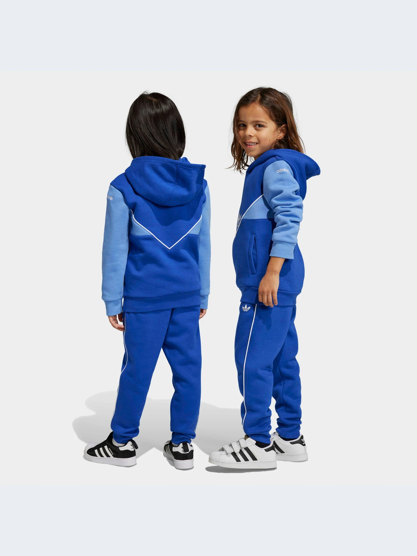 Костюмы Adidas Adicolor модель IB9911 Костюмы Adidas Adicolor модель IB9911 Фото