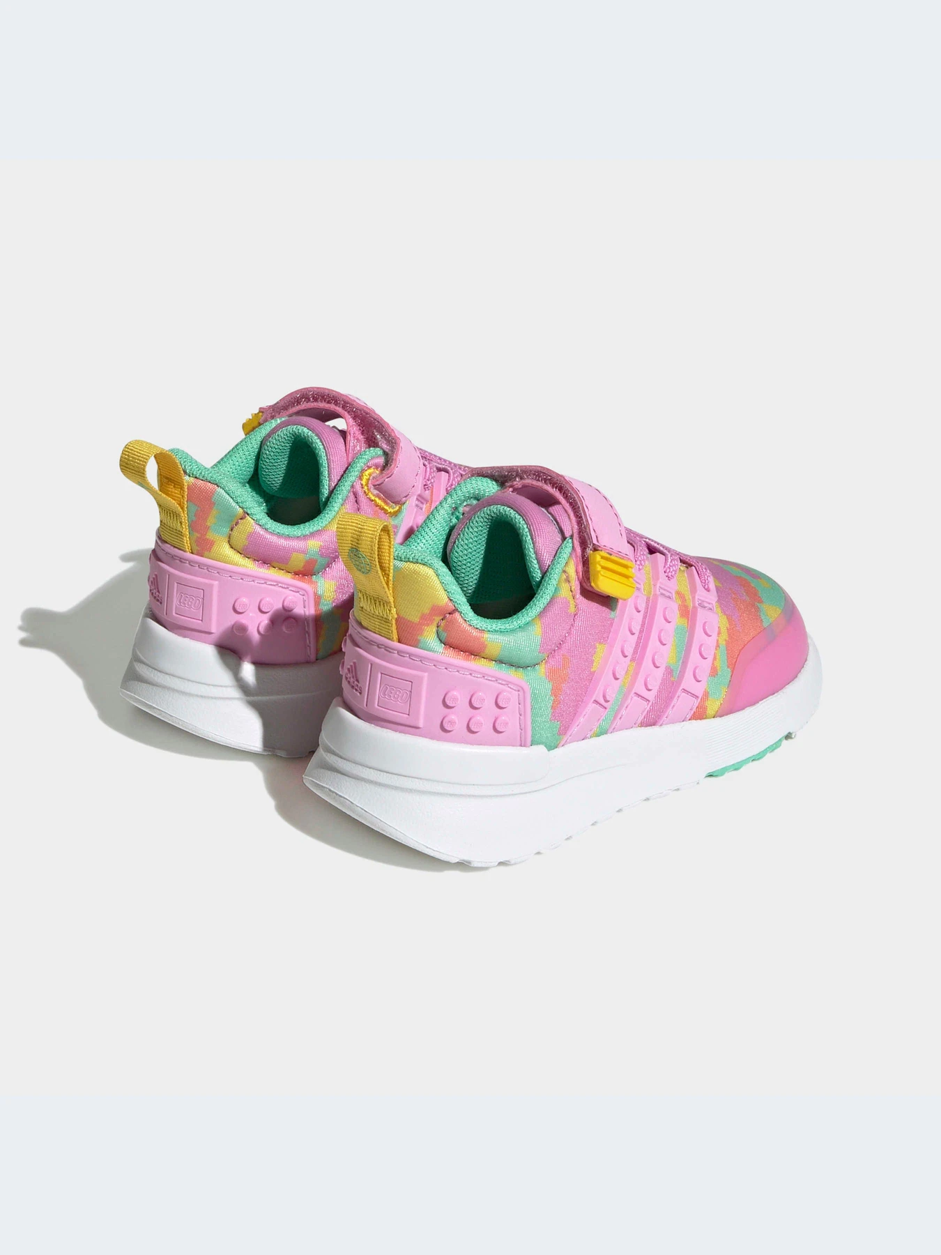 Кросівки Adidas модель HQ1322 Кросівки Adidas модель HQ1322 Фото