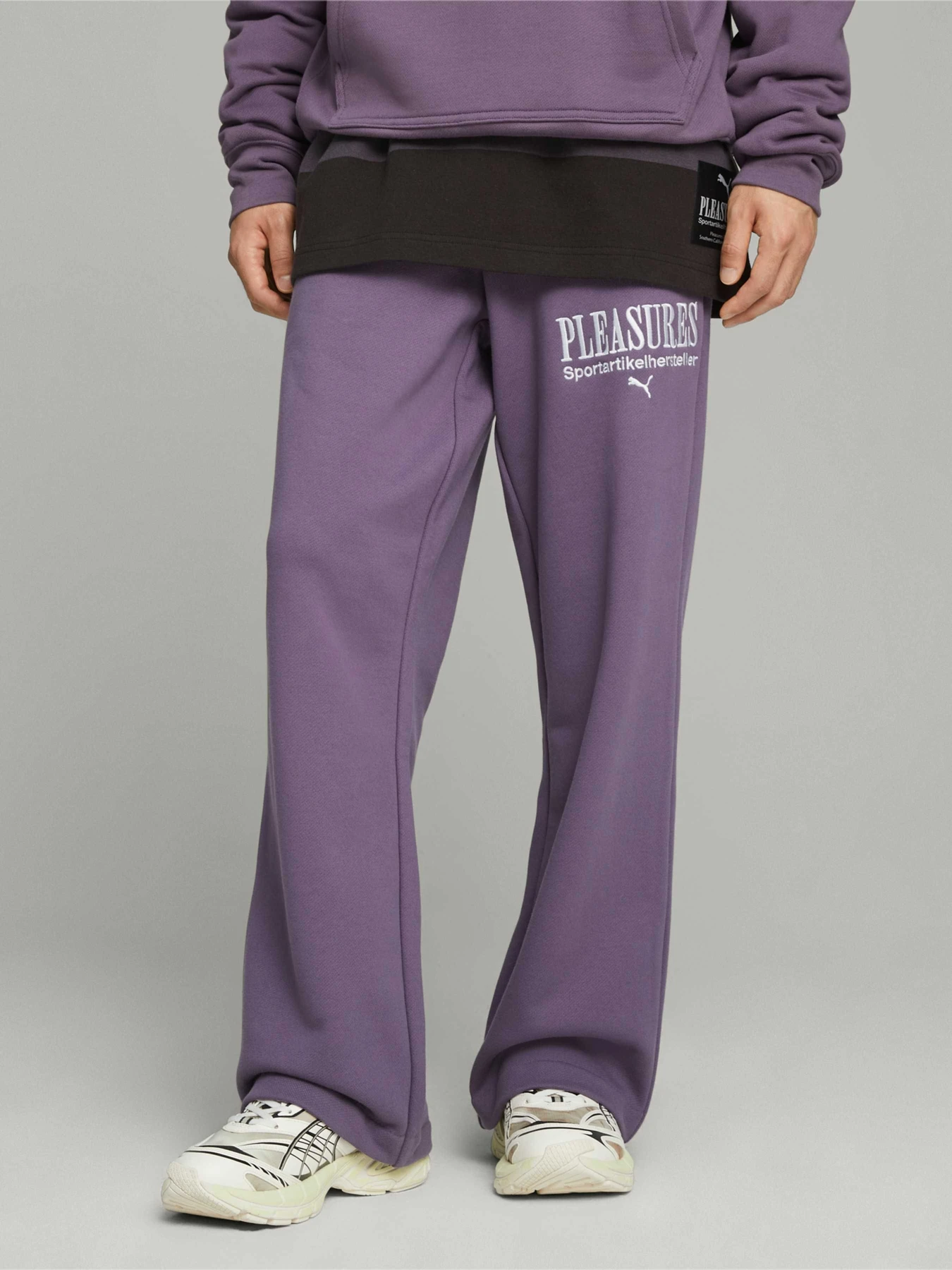Штани PUMA x Pleasures Sweatpants модель 620882 Штани PUMA x Pleasures Sweatpants модель 620882 Фото