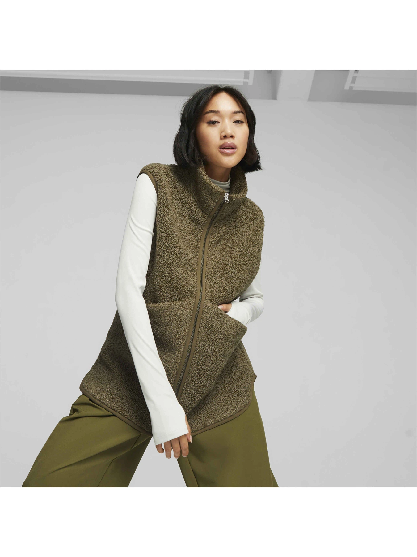 Куртки и дубленки PUMA Yona Polarfleece Vest модель 620832 Куртки и дубленки PUMA Yona Polarfleece Vest модель 620832 Фото