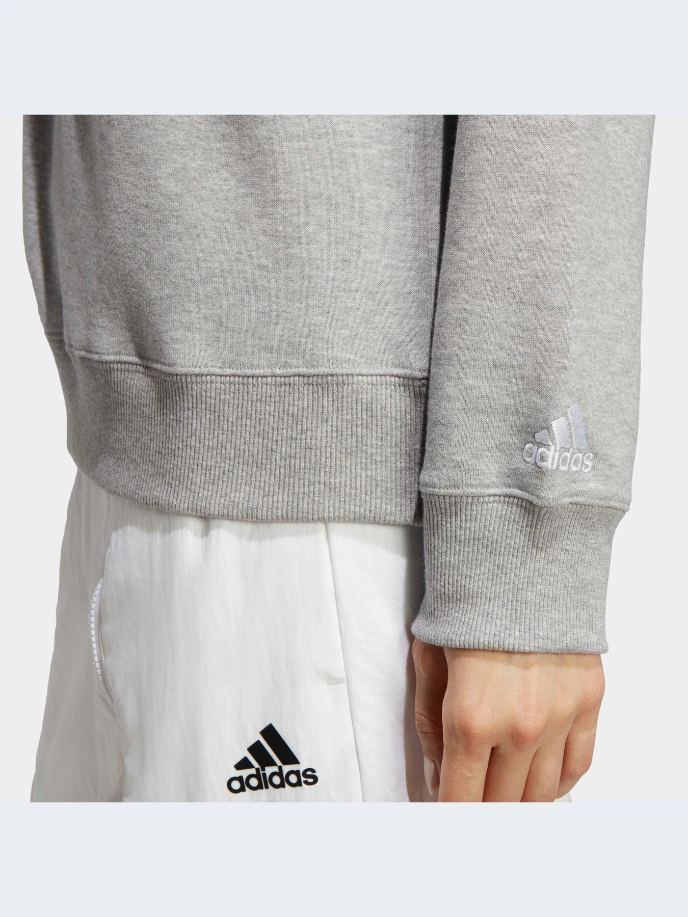 Худи и свитшоты Adidas модель IC6880 Фото