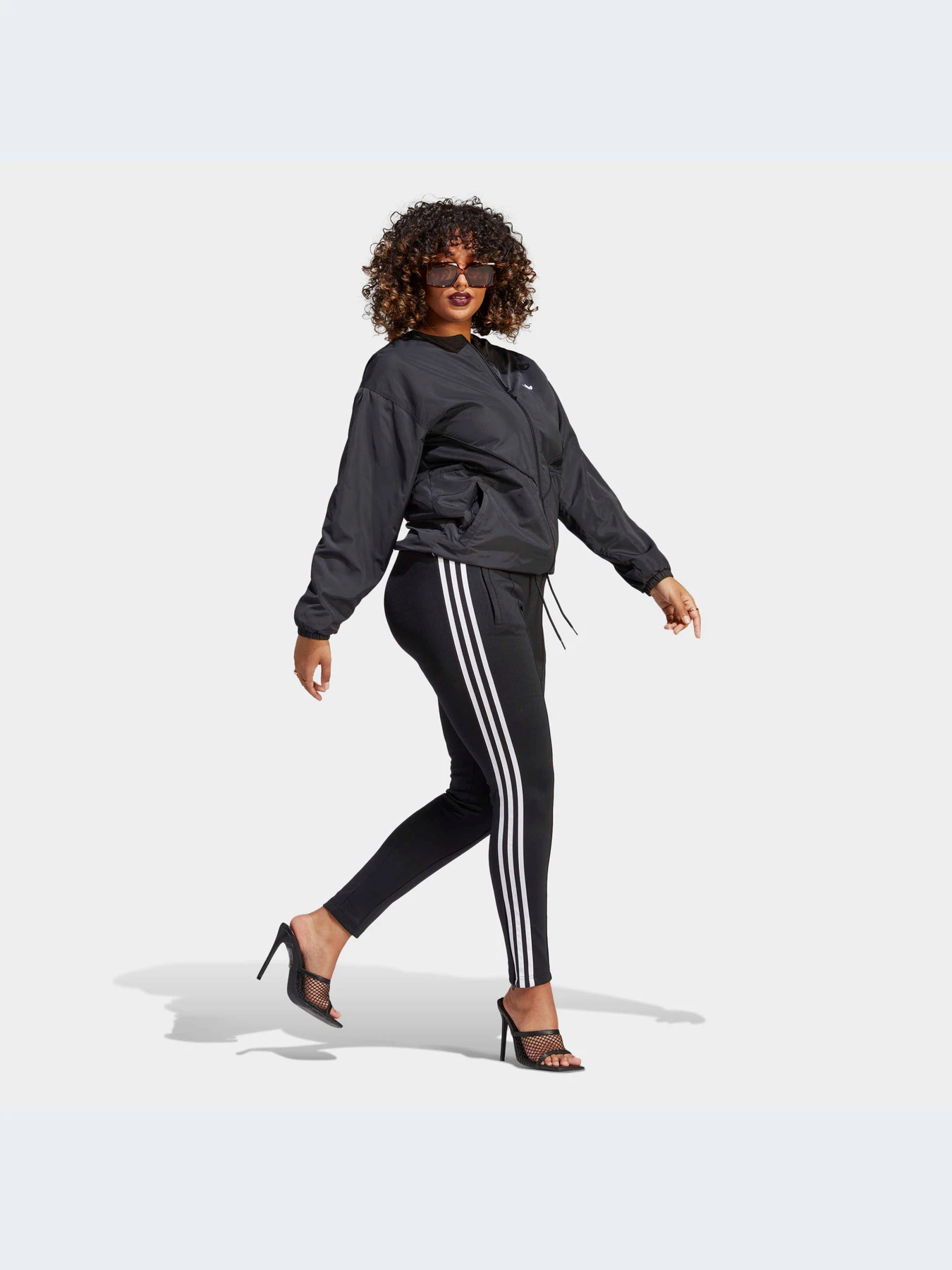 Куртки та дублянки Adidas Adicolor модель IC5375 Куртки та дублянки Adidas Adicolor модель IC5375 Фото