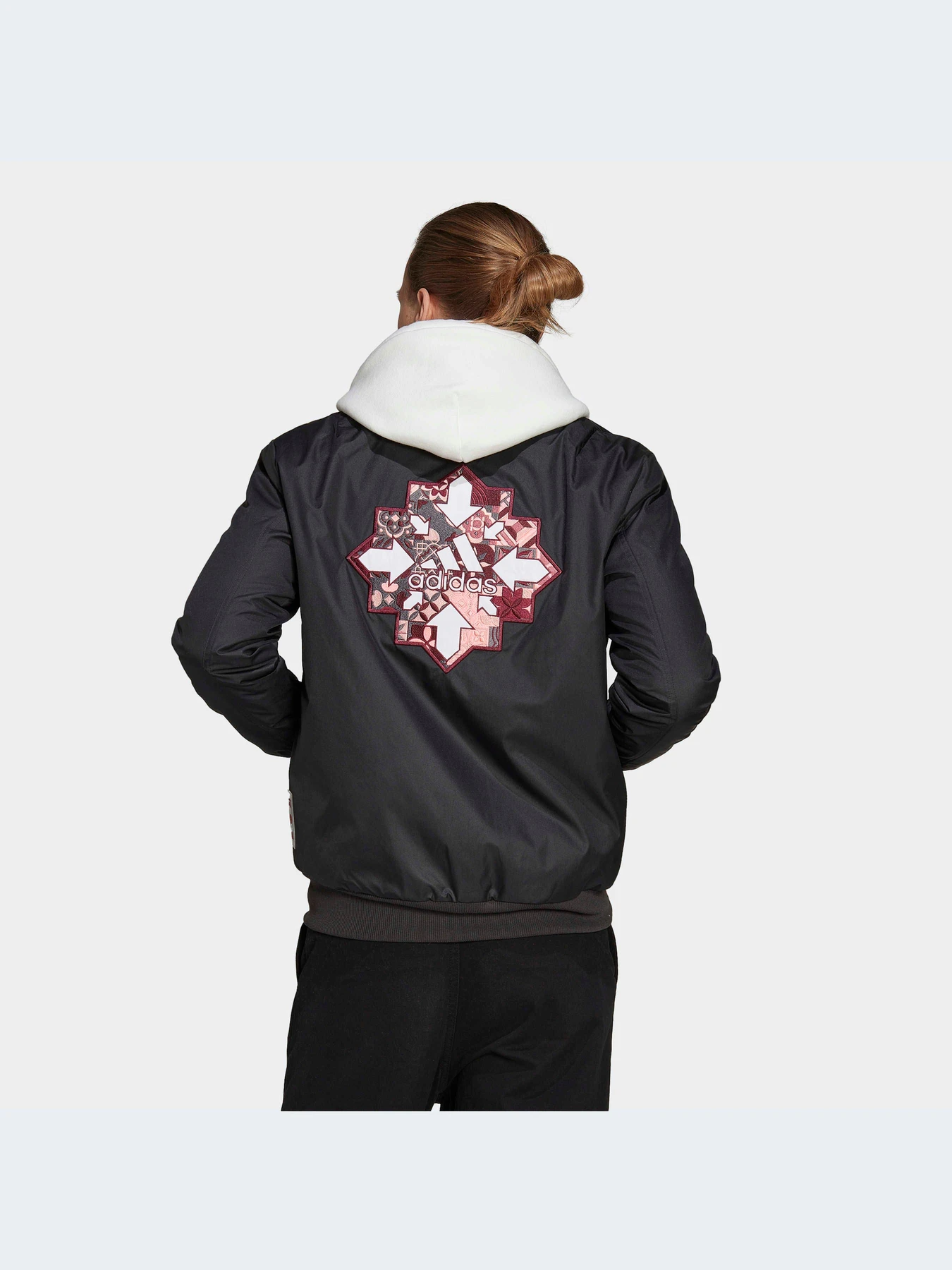 Куртки и дубленки Adidas модель H67144 Фото