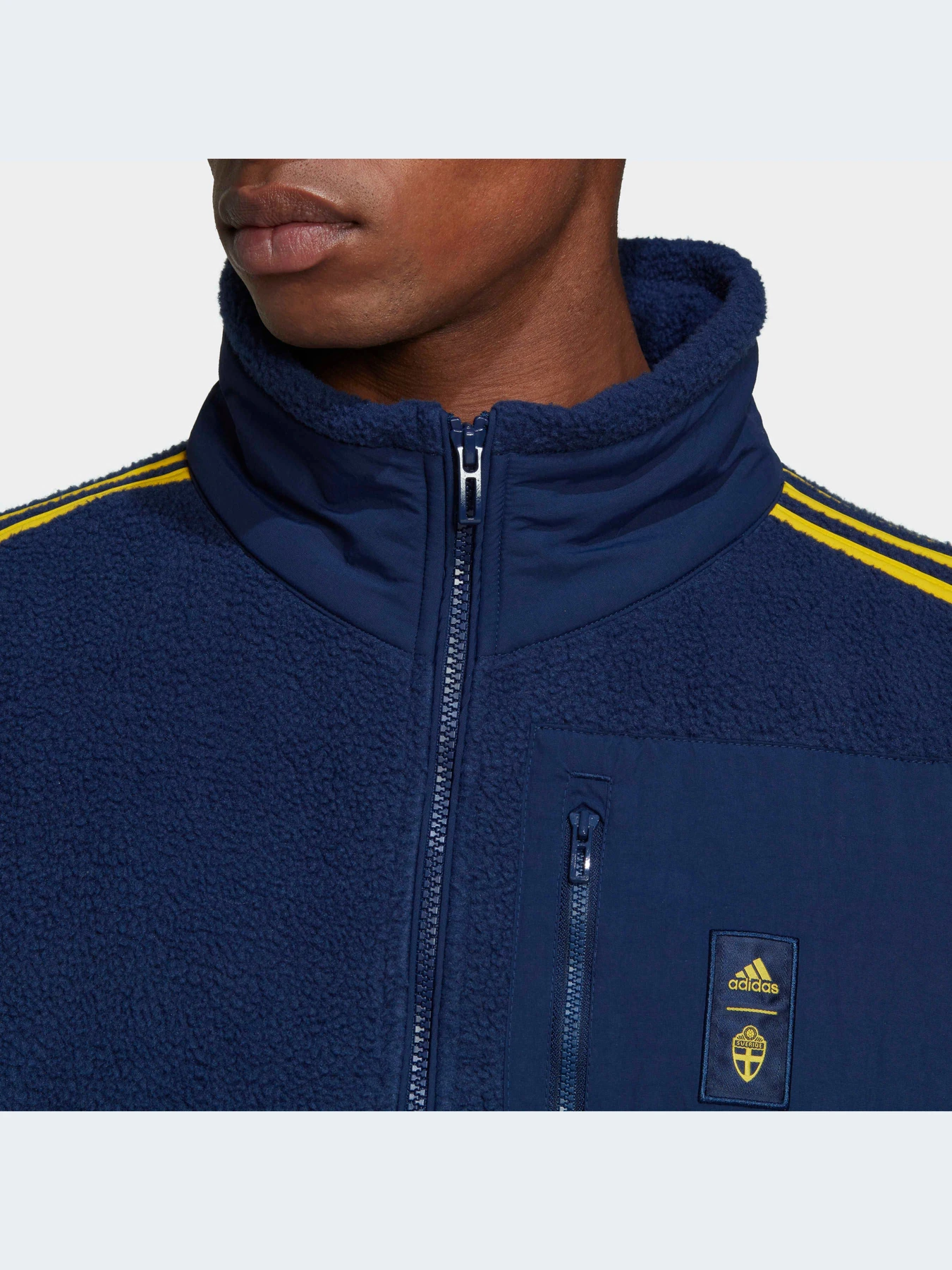 Куртки и дубленки Adidas модель HE1425 Фото