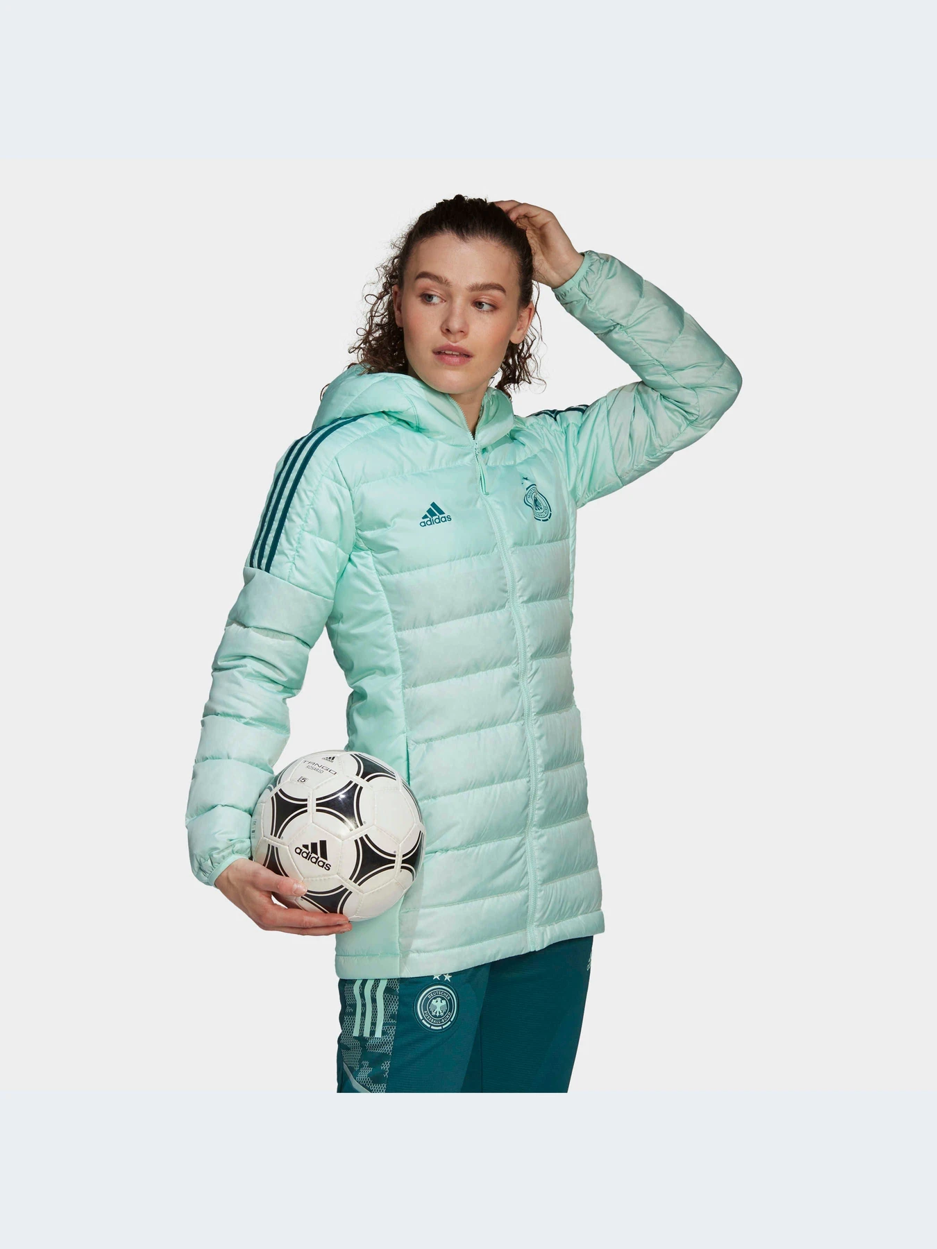 Куртки и дубленки Adidas модель GK8642 Куртки и дубленки Adidas модель GK8642 Фото