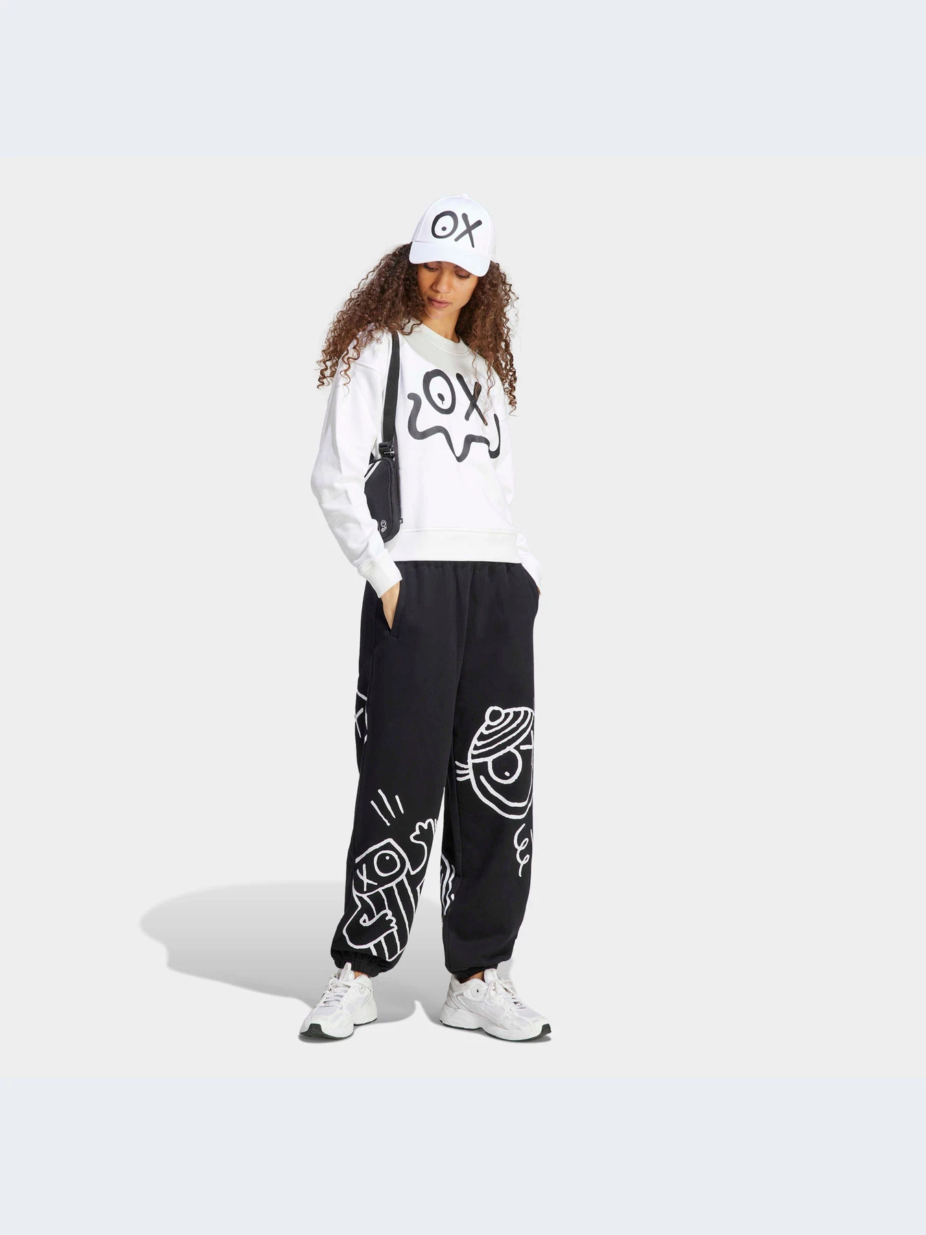 Худі та світшоти Adidas Graphics модель HY4268 Фото