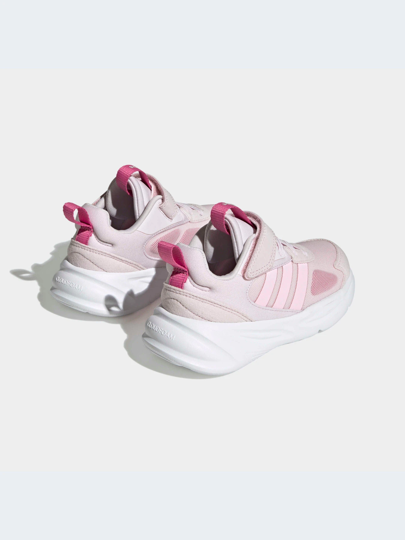 Кроссовки Adidas Ozweego модель HQ3835 Кроссовки Adidas Ozweego модель HQ3835 Фото
