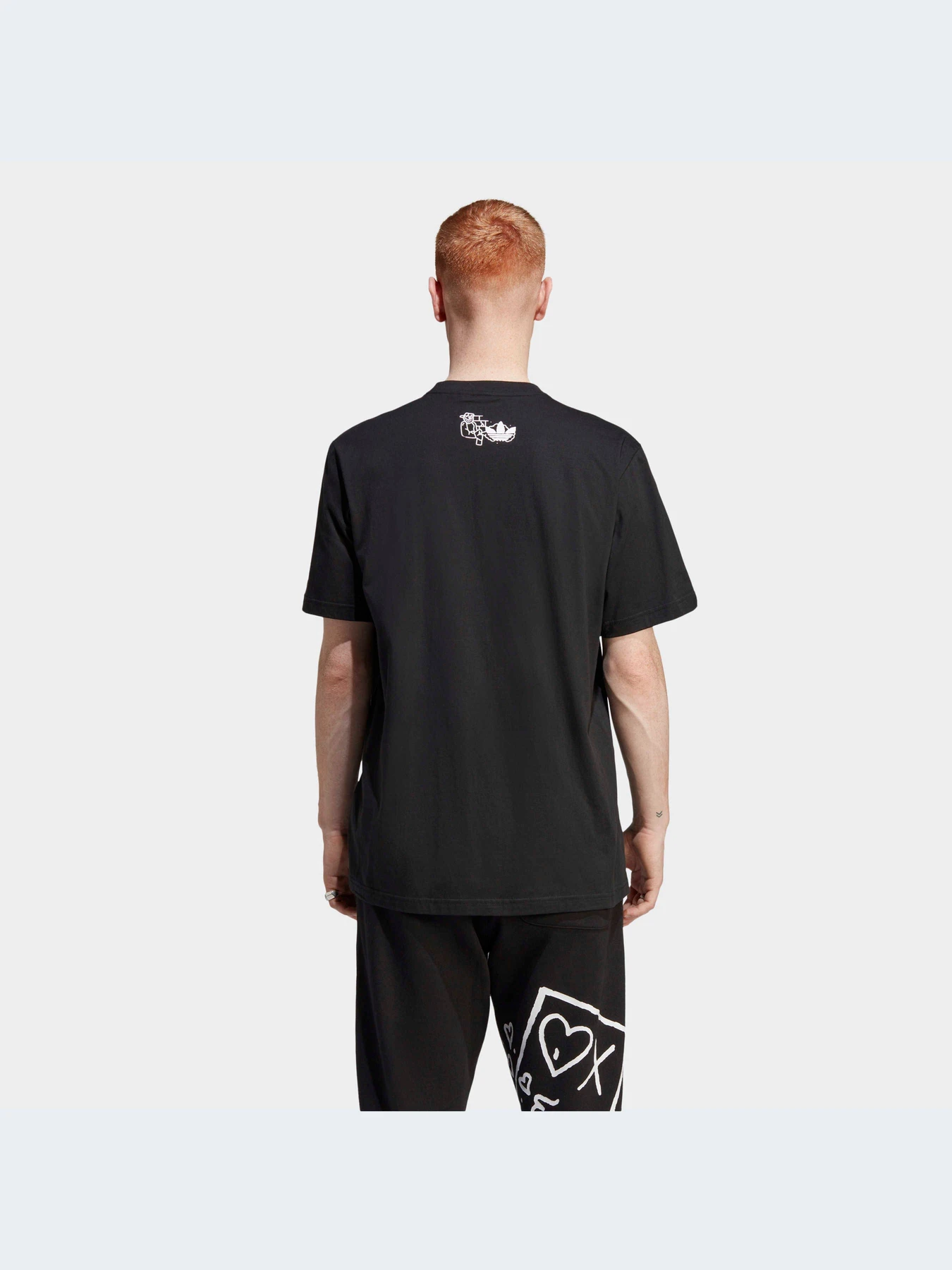 Футболки і поло Adidas Graphics модель IC5737 Футболки і поло Adidas Graphics модель IC5737 Фото