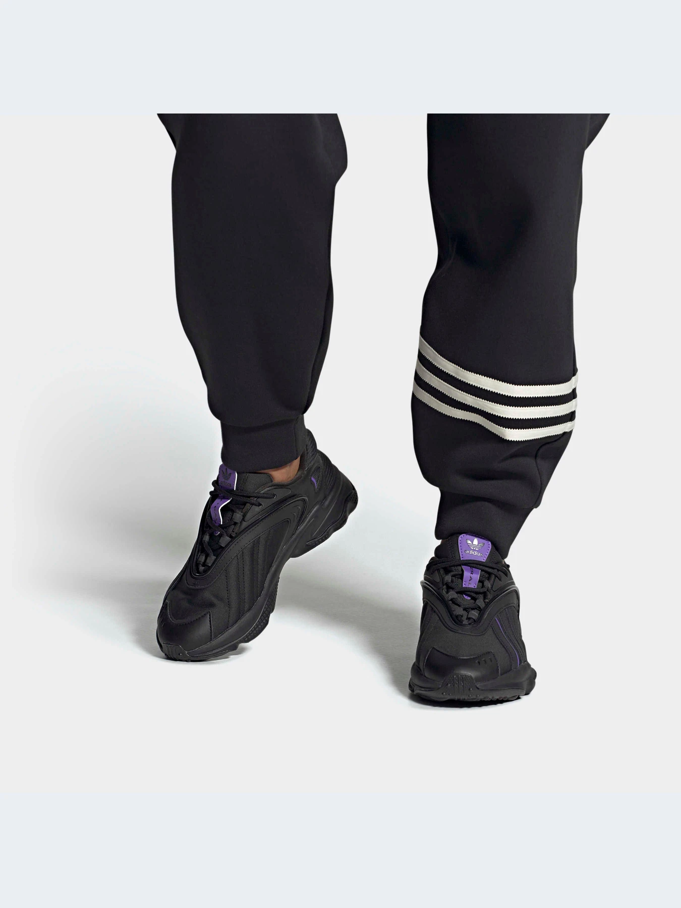 Кроссовки Adidas Ozweego модель HQ4473 Кроссовки Adidas Ozweego модель HQ4473 Фото