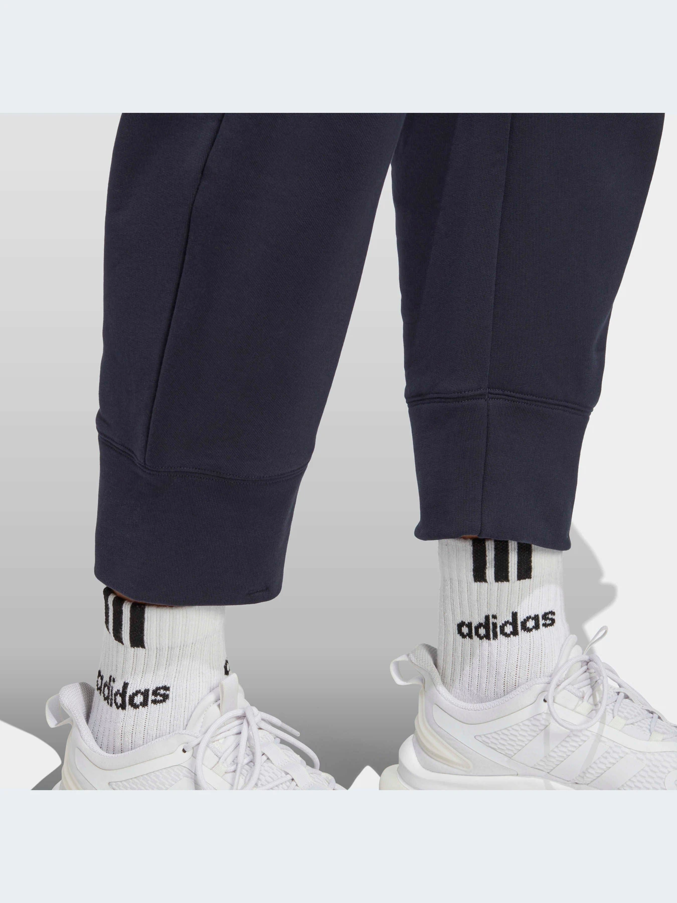 Брюки Adidas модель HR6978 Брюки Adidas модель HR6978 Фото