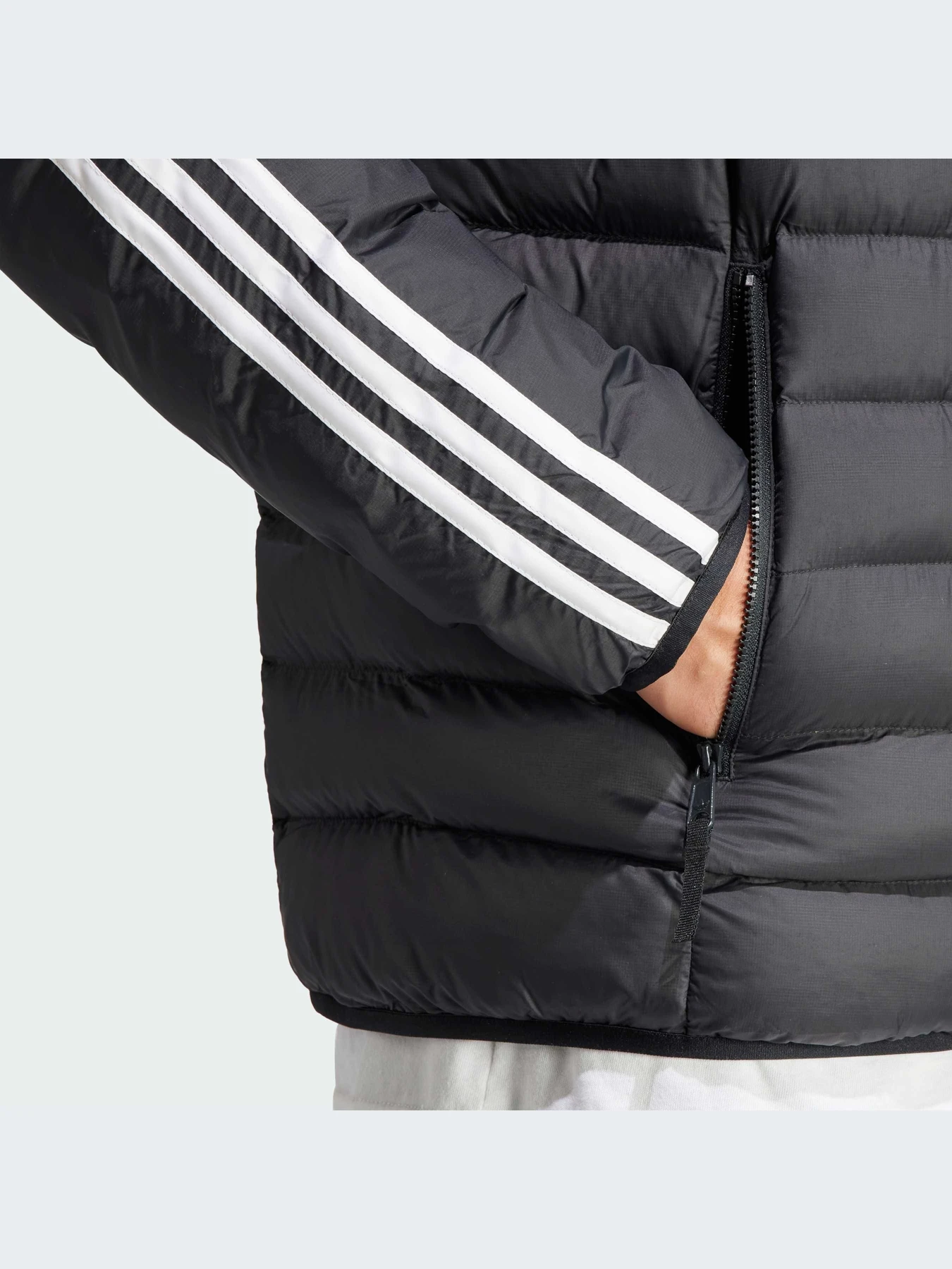 Куртки и дубленки Adidas модель IL2565 Фото