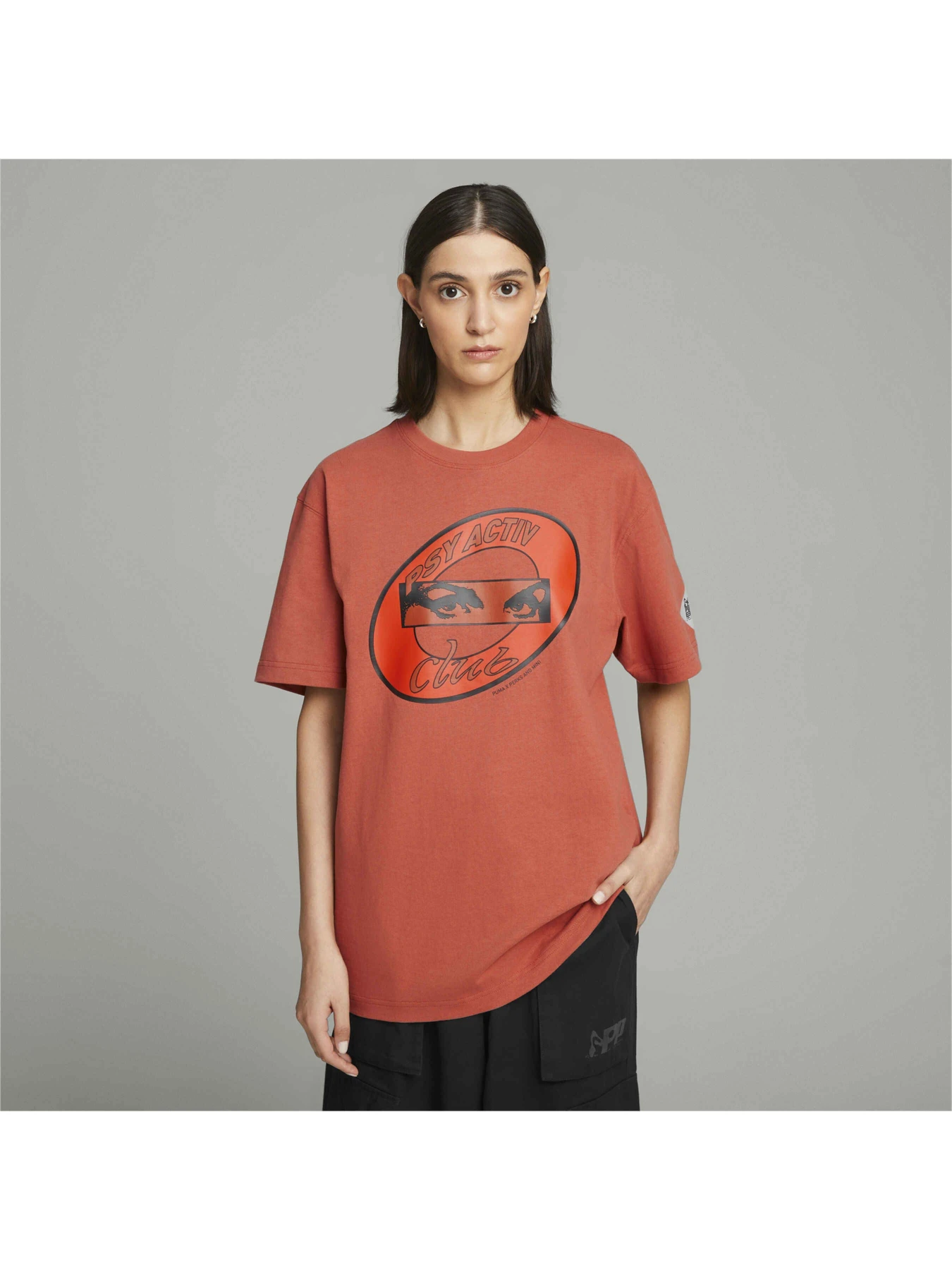 Футболки и поло PUMA x P.a.m. Graphic Tee модель 622678 Футболки и поло PUMA x P.a.m. Graphic Tee модель 622678 Фото