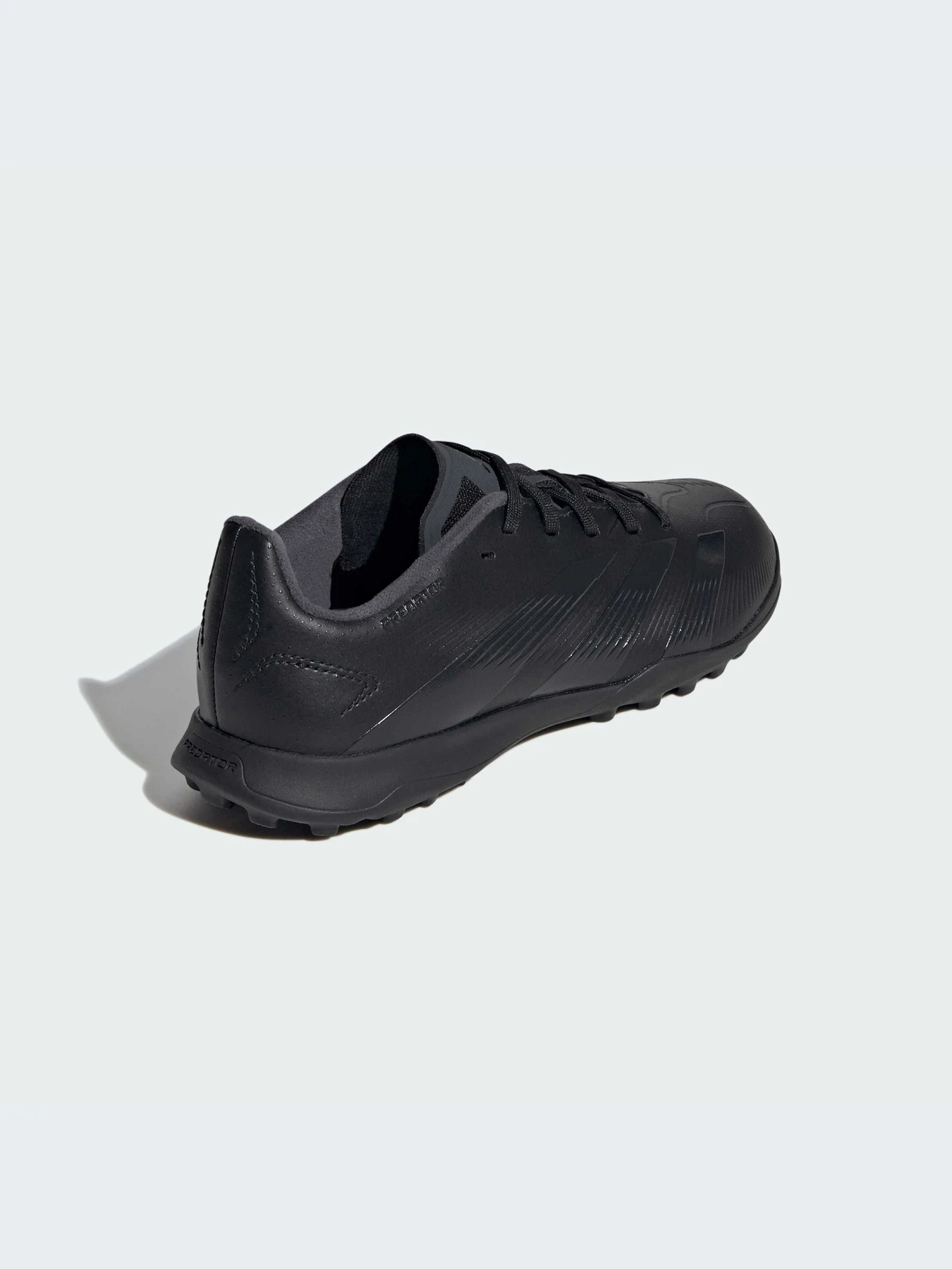 Кроссовки Adidas Predator модель IG5443 Кроссовки Adidas Predator модель IG5443 Фото