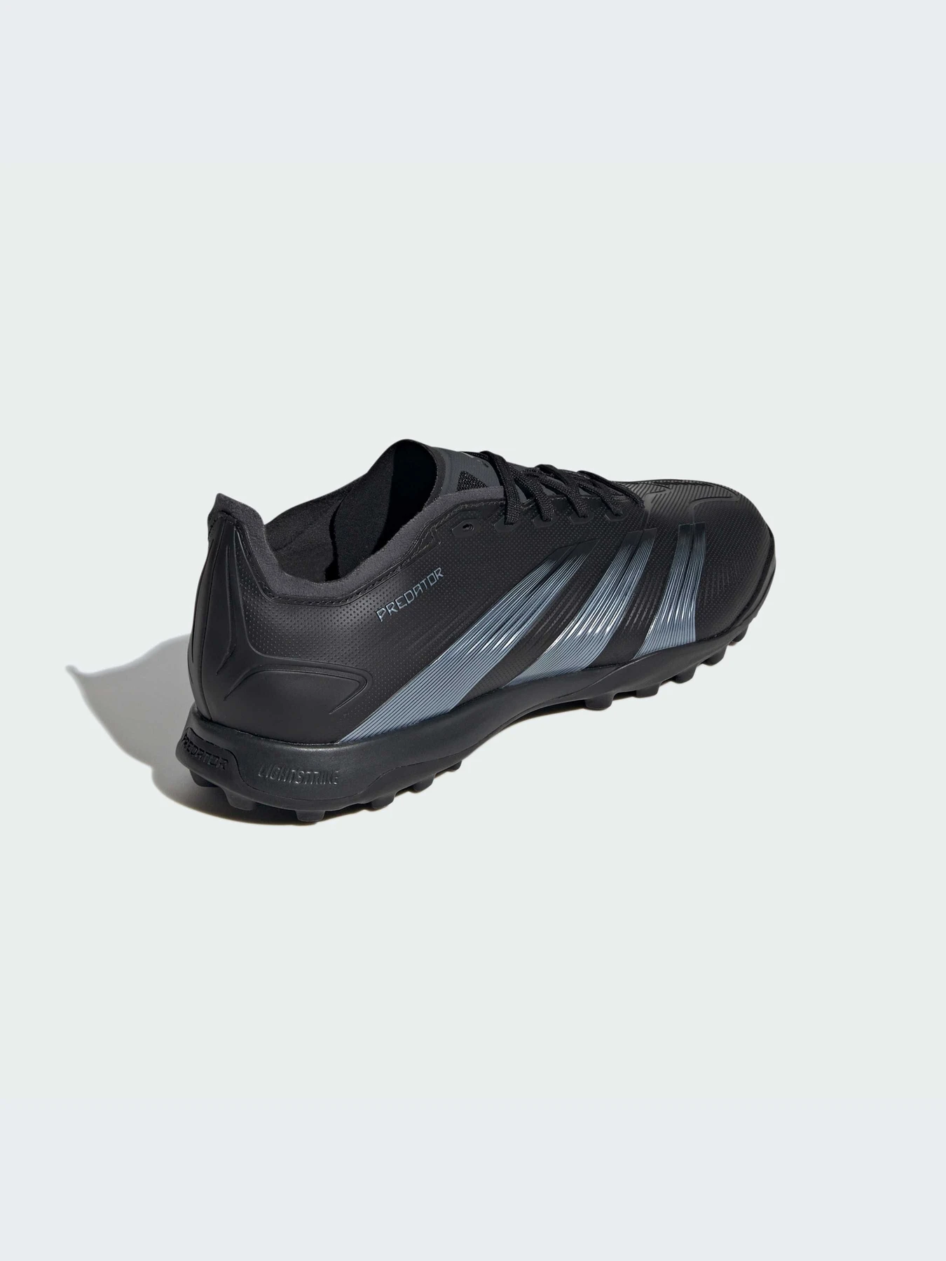 Кроссовки Adidas Predator модель IE2614 Кроссовки Adidas Predator модель IE2614 Фото