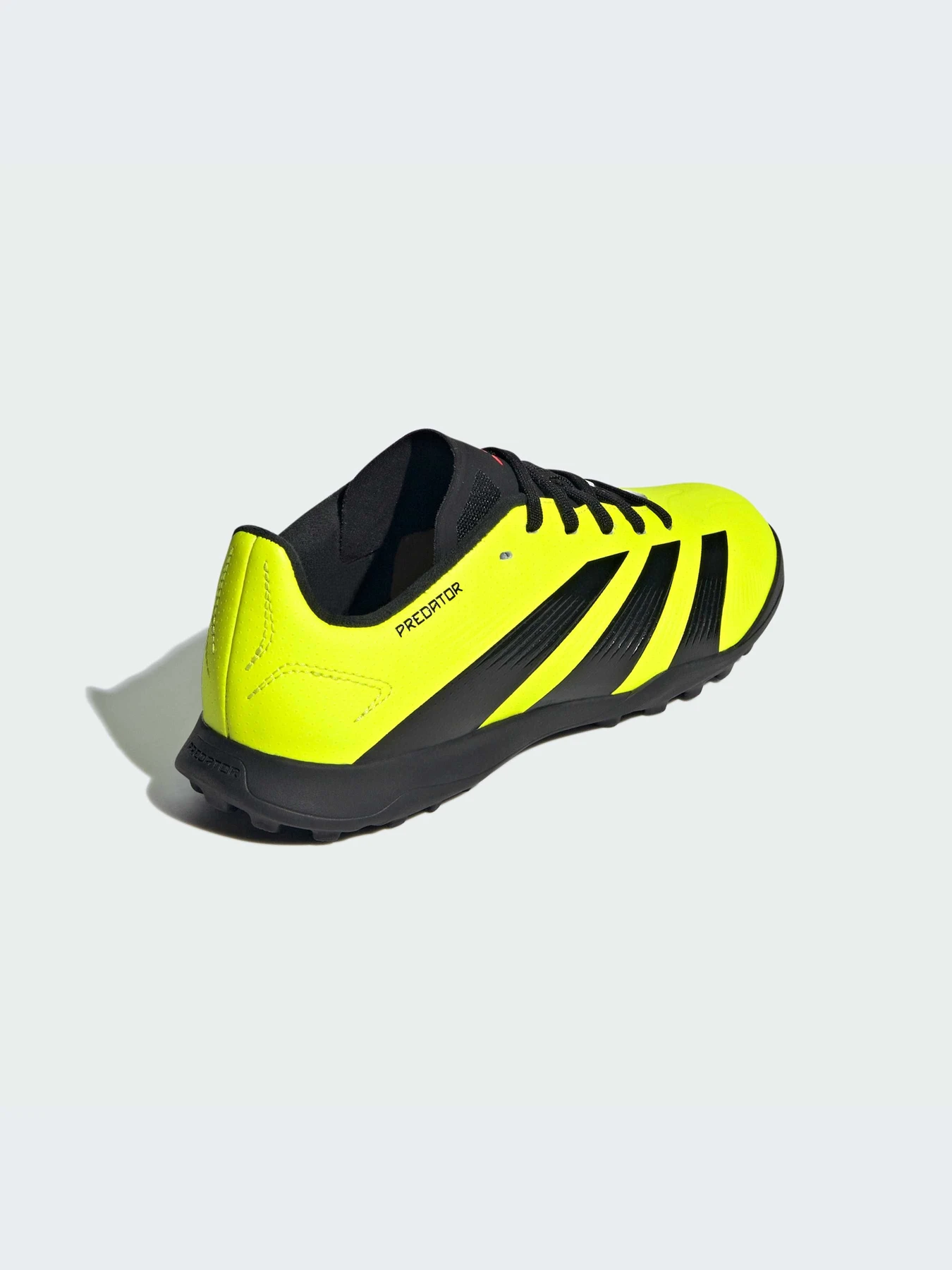 Кроссовки Adidas Predator модель IG5444 Кроссовки Adidas Predator модель IG5444 Фото