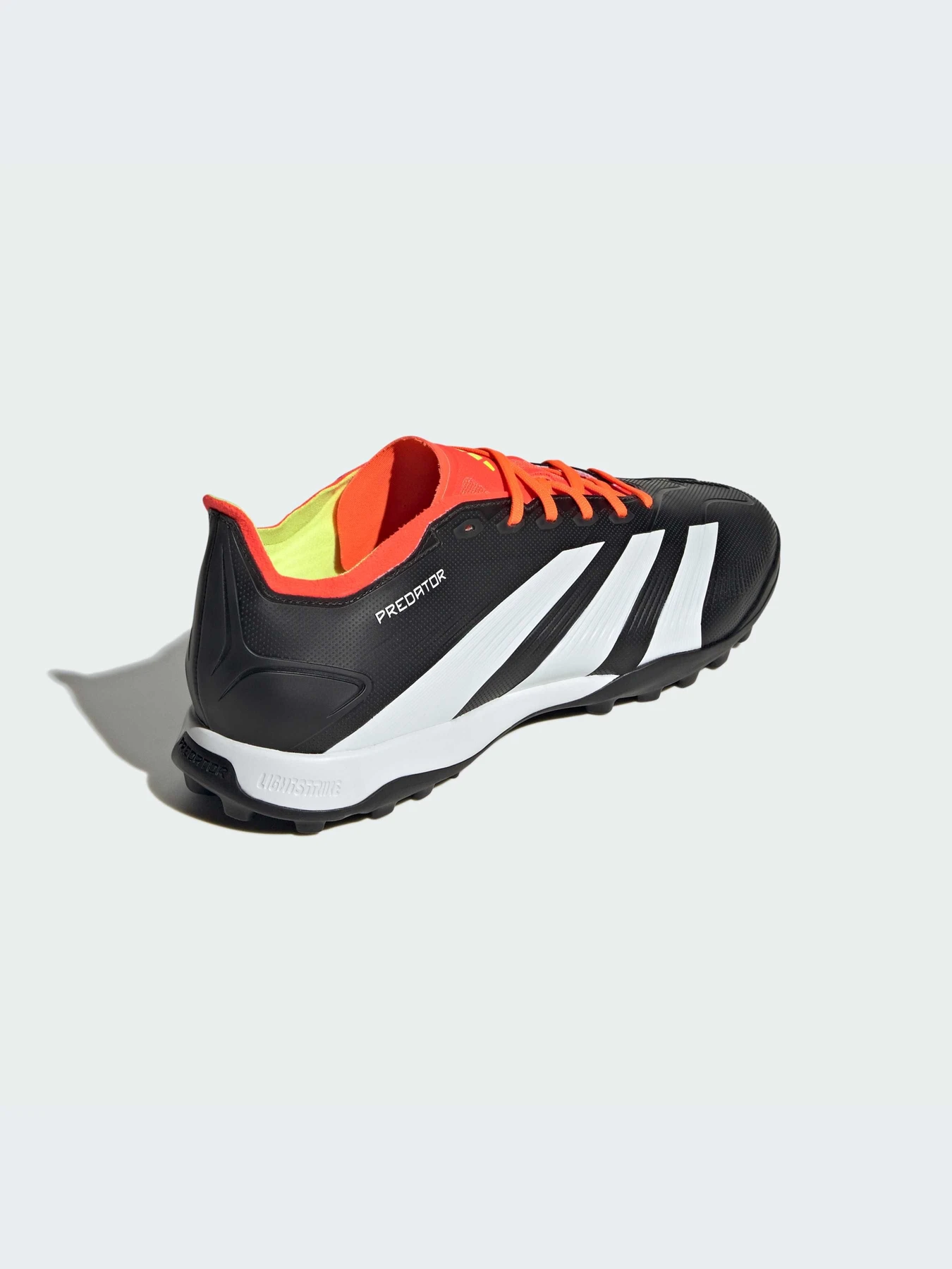 Кросівки Adidas Predator модель IG7723 Фото