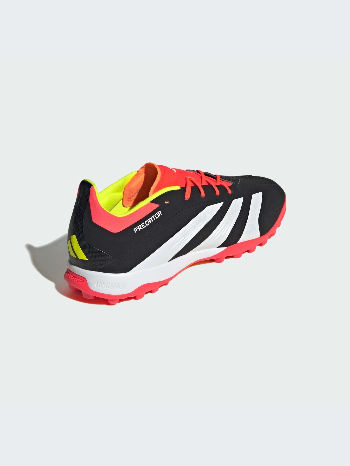 Кросівки Adidas Predator модель IG7731 Фото