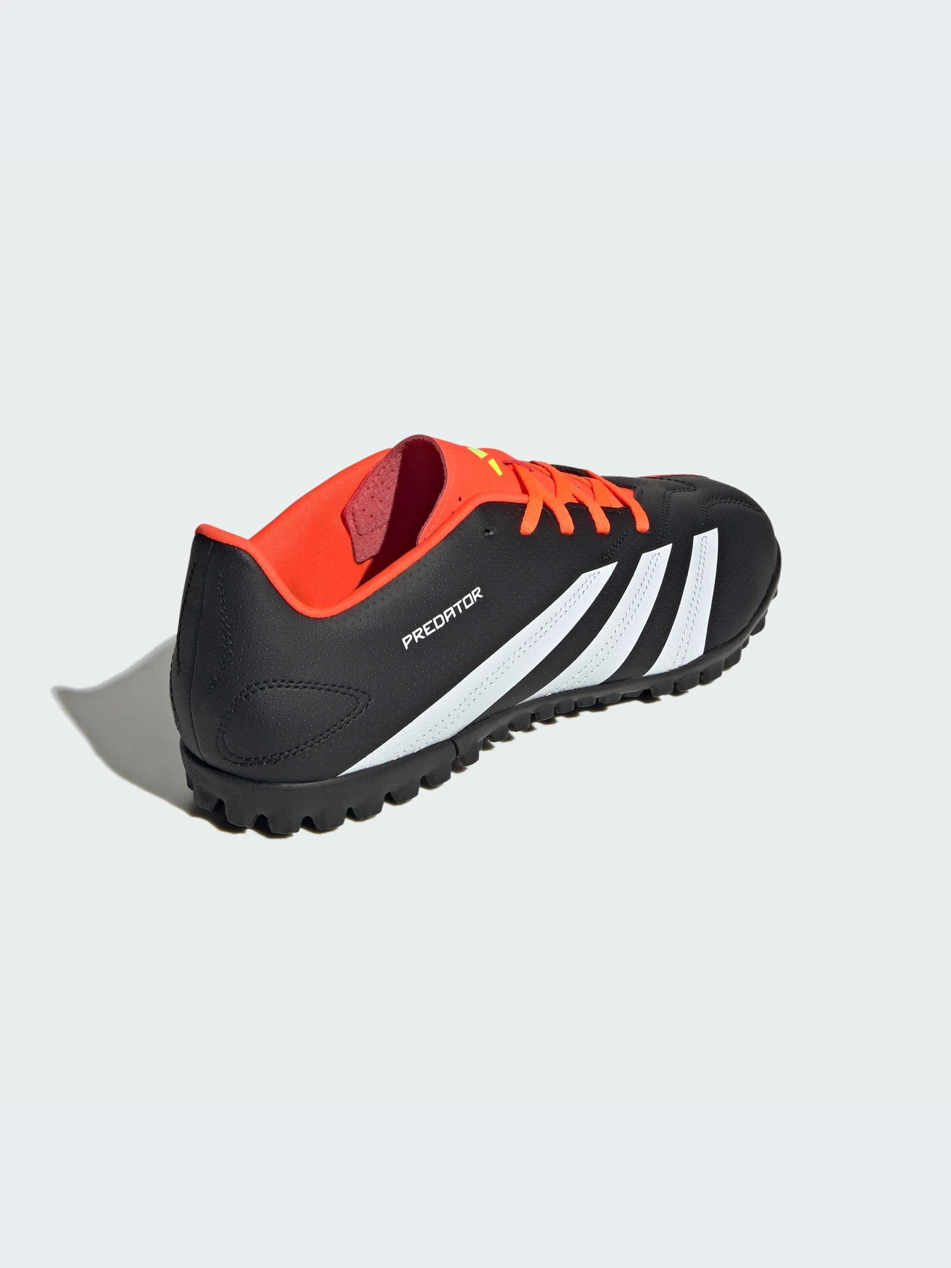 Кроссовки Adidas Predator модель IG7711 Фото