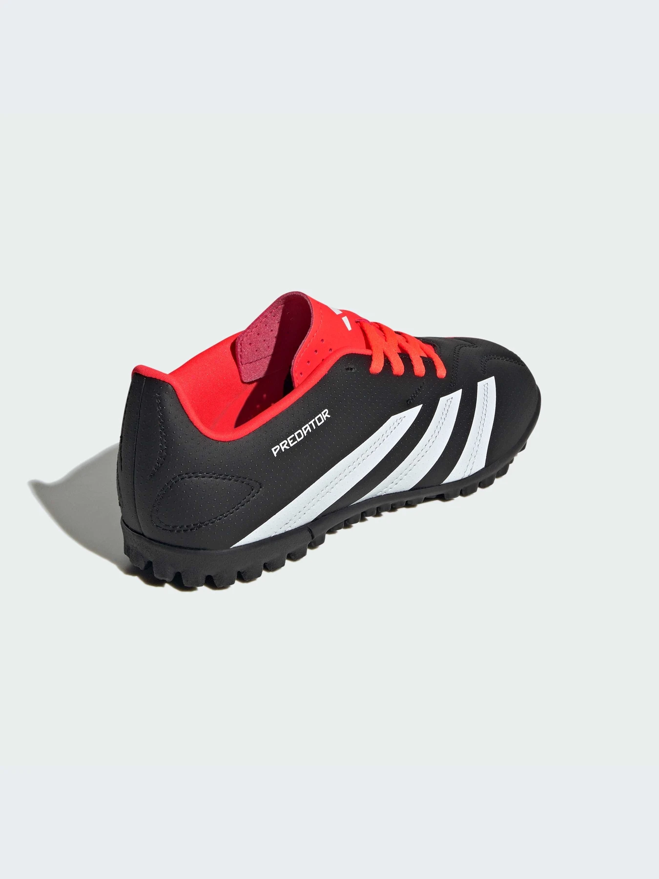 Кроссовки Adidas Predator модель IG5437 Кроссовки Adidas Predator модель IG5437 Фото