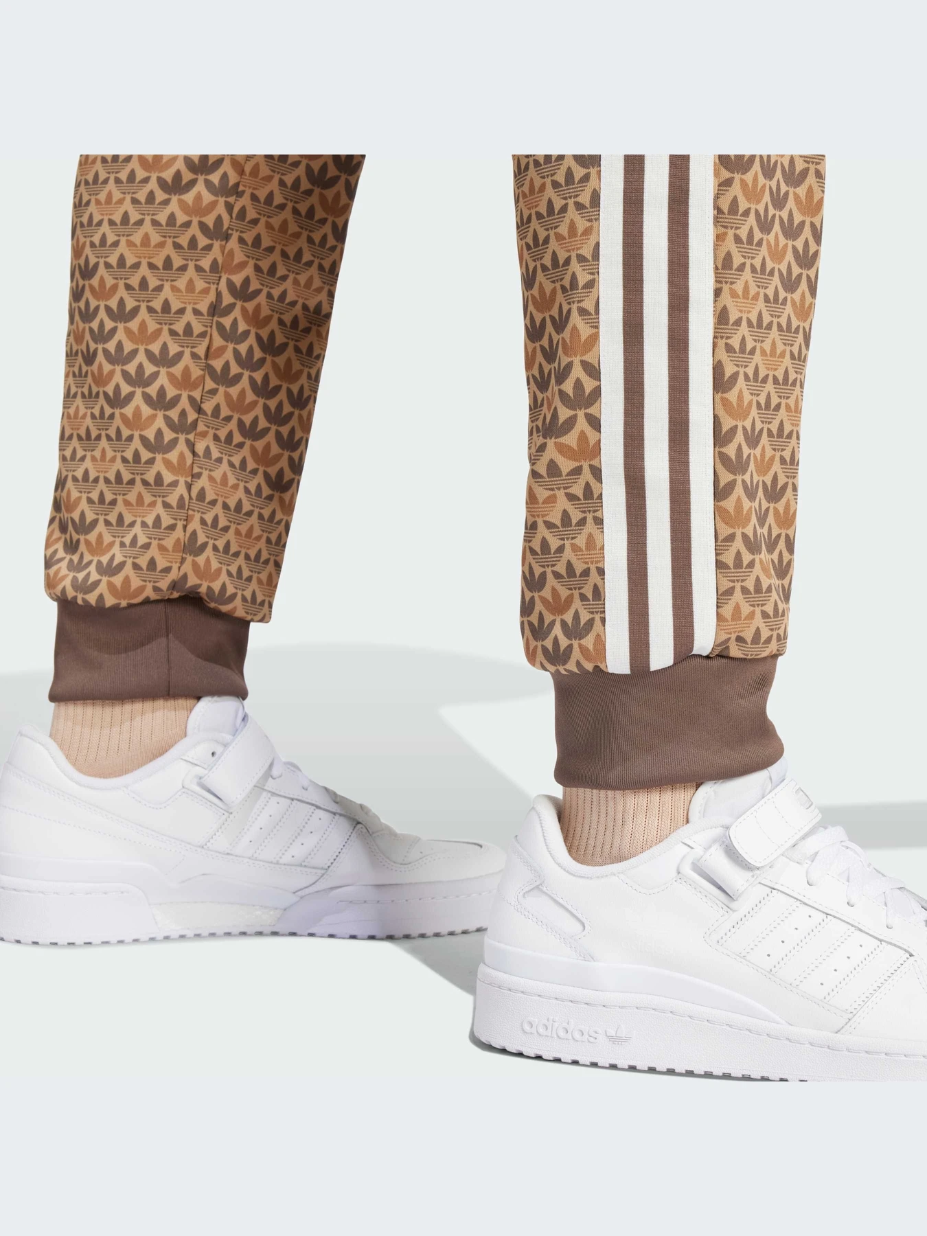 Брюки Adidas Graphics модель IS0257 Брюки Adidas Graphics модель IS0257 Фото