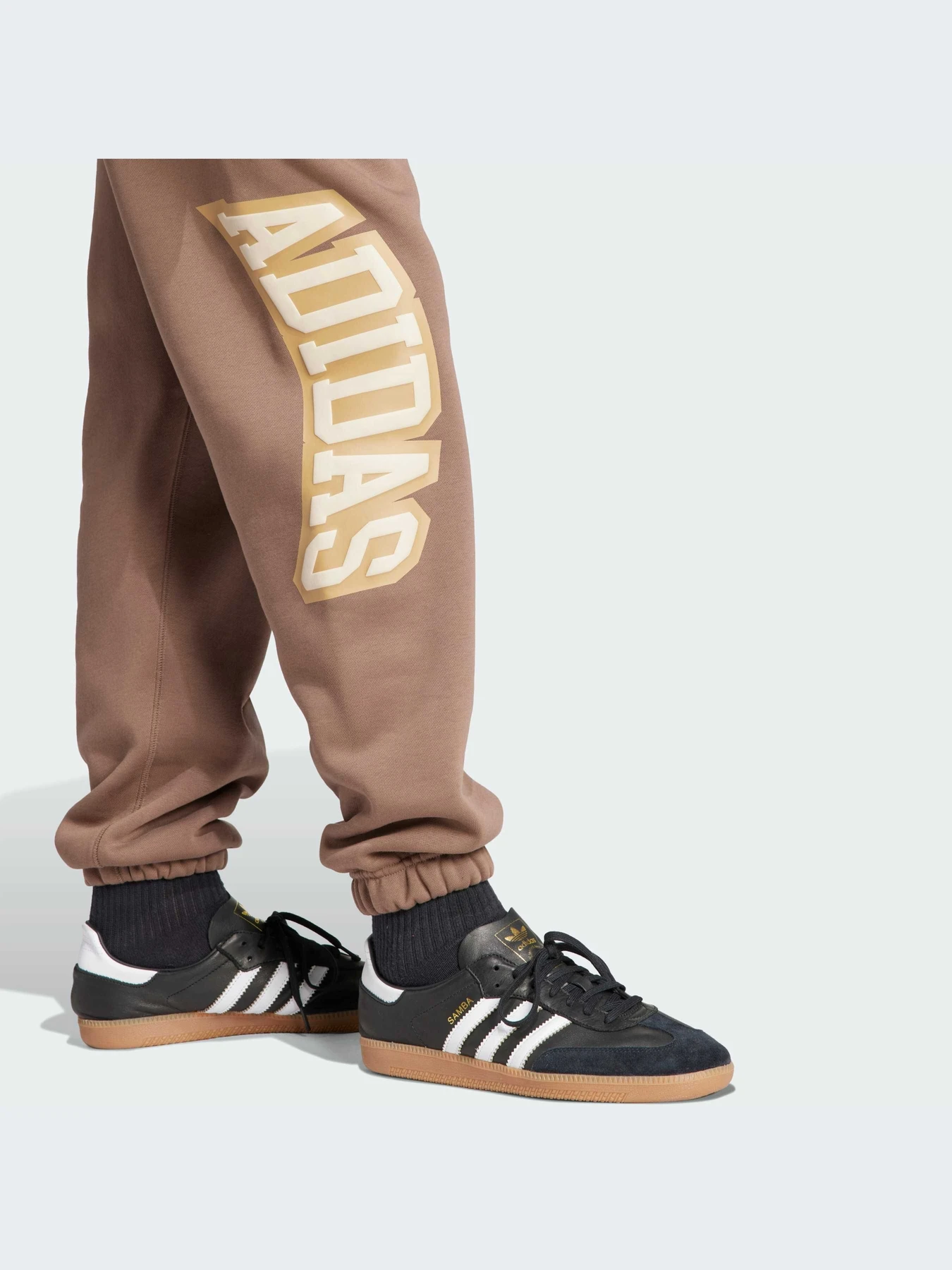 Штани Adidas Graphics модель IS0198 Штани Adidas Graphics модель IS0198 Фото
