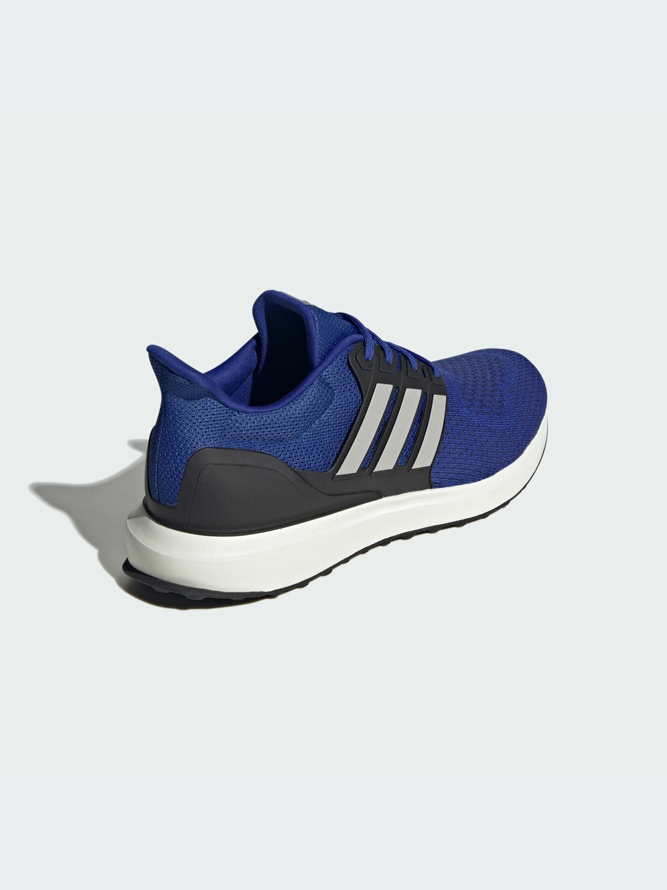 Кроссовки Adidas модель IG6004 Кроссовки Adidas модель IG6004 Фото