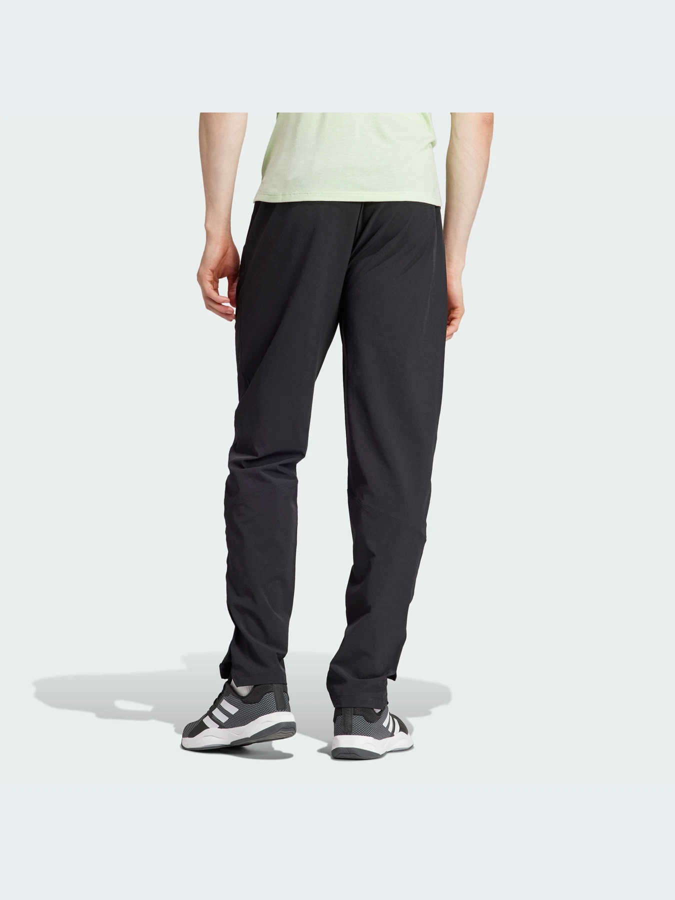 Брюки Adidas модель IK9680 Брюки Adidas модель IK9680 Фото